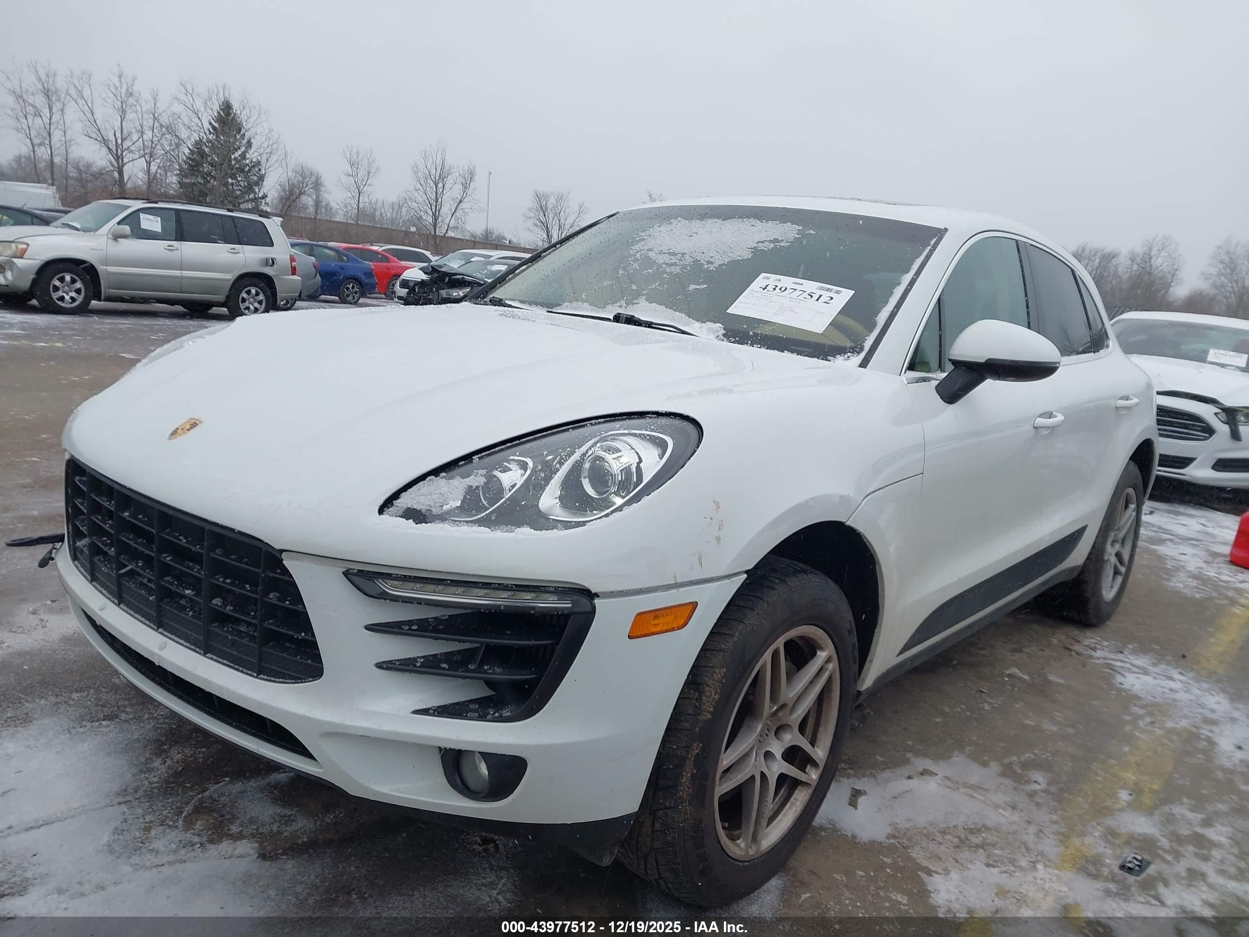PORSCHE MACAN image 2