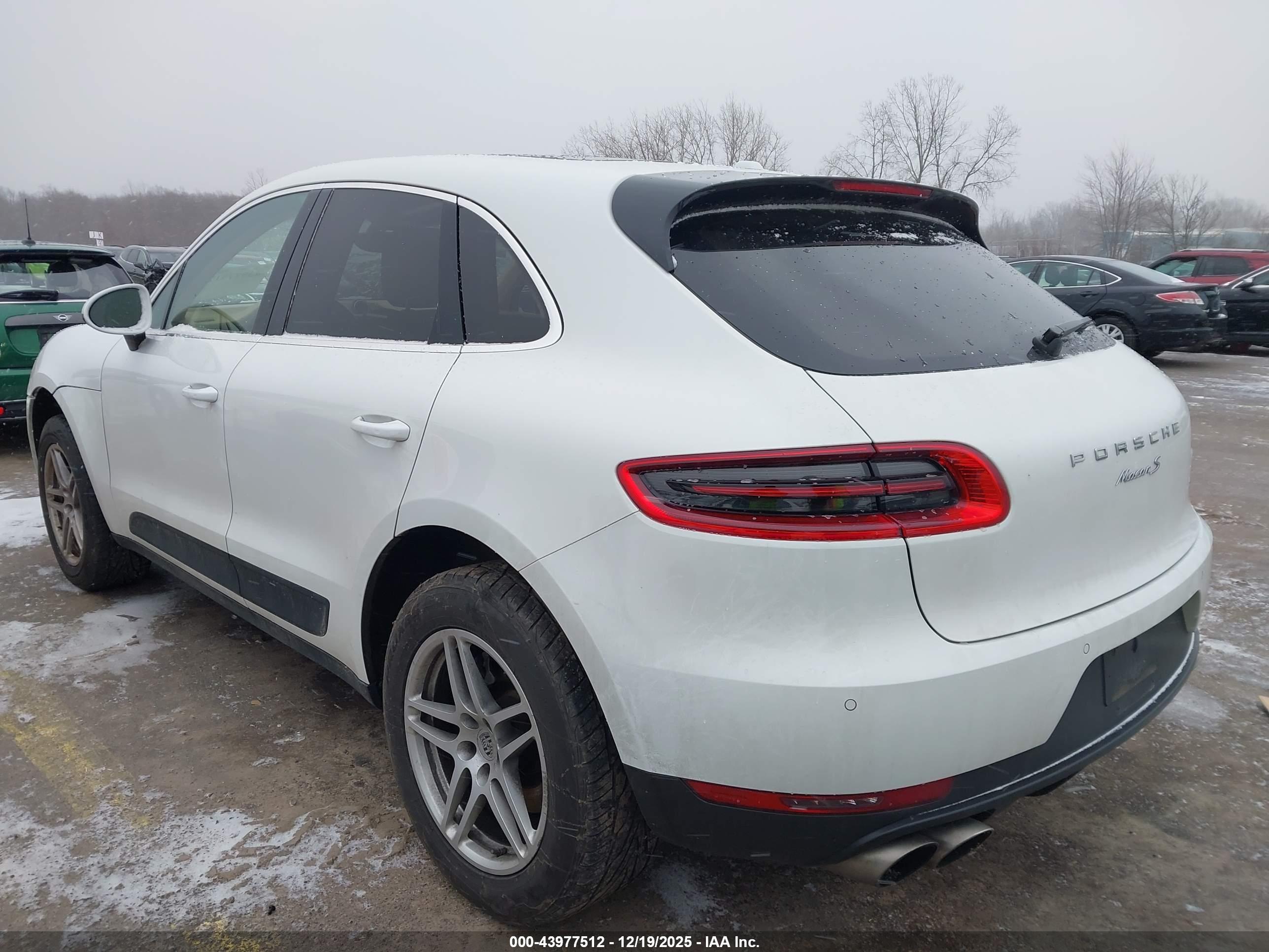 PORSCHE MACAN image 3
