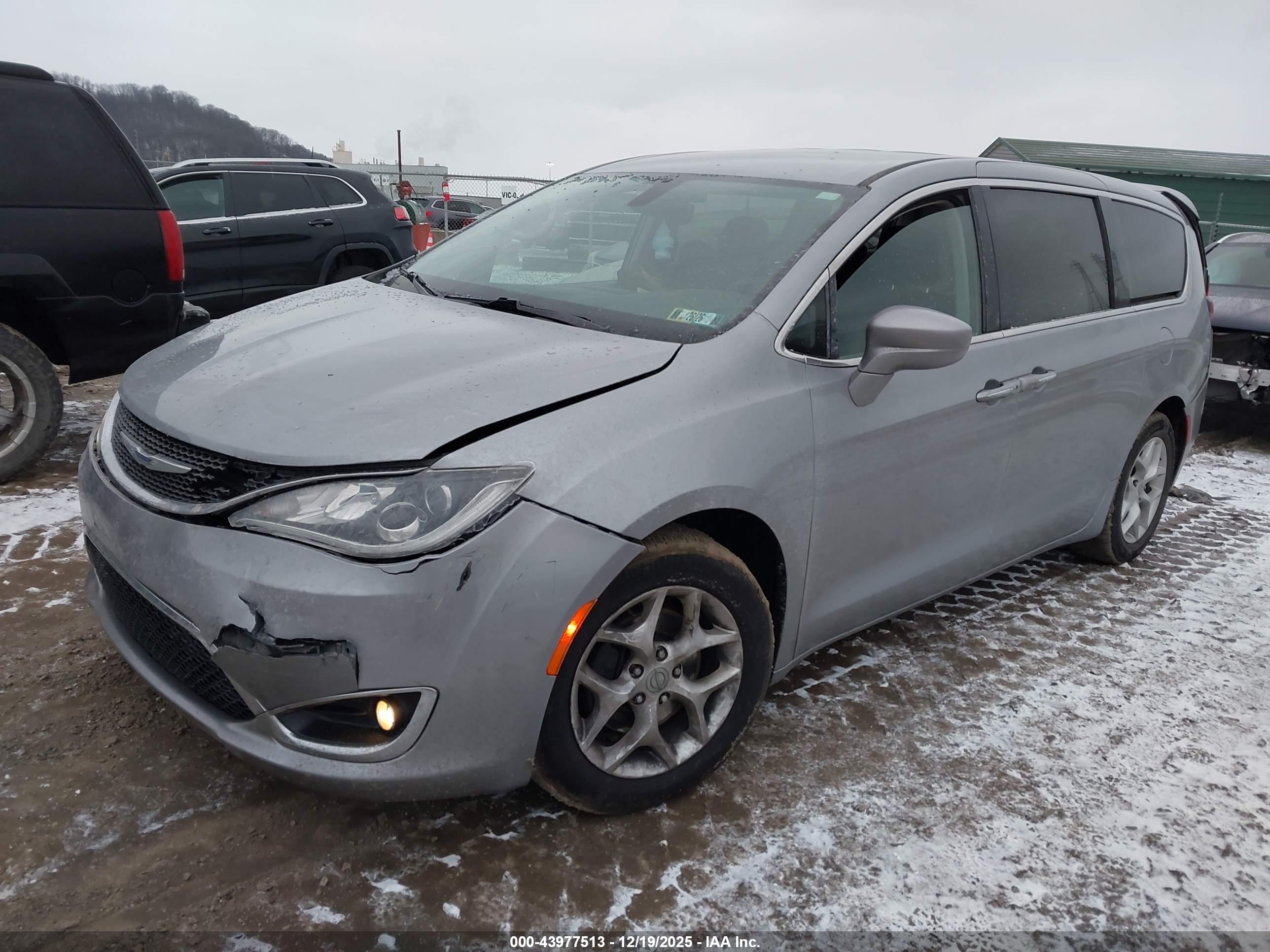 CHRYSLER PACIFICA image 2