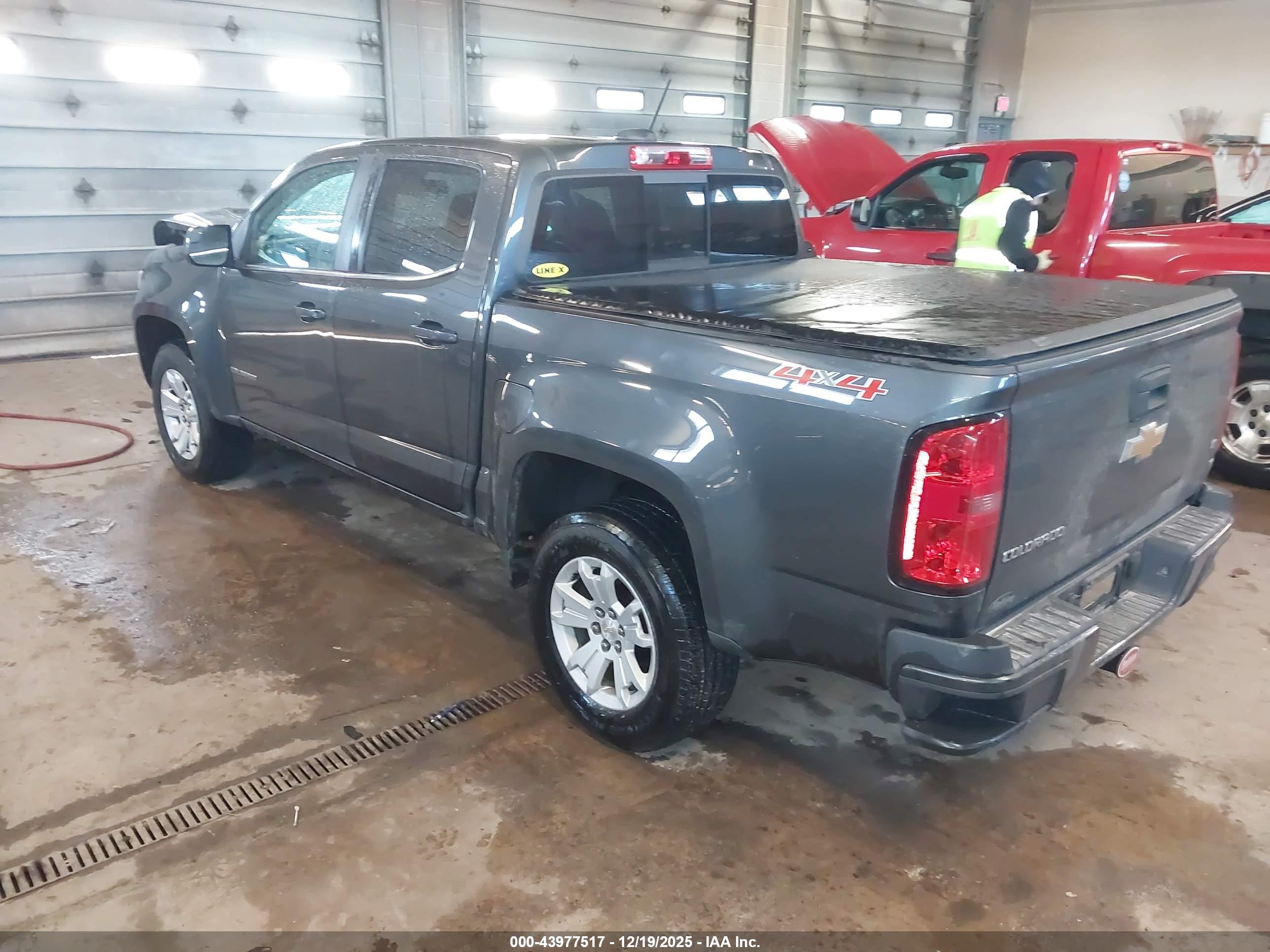 CHEVROLET COLORADO image 3