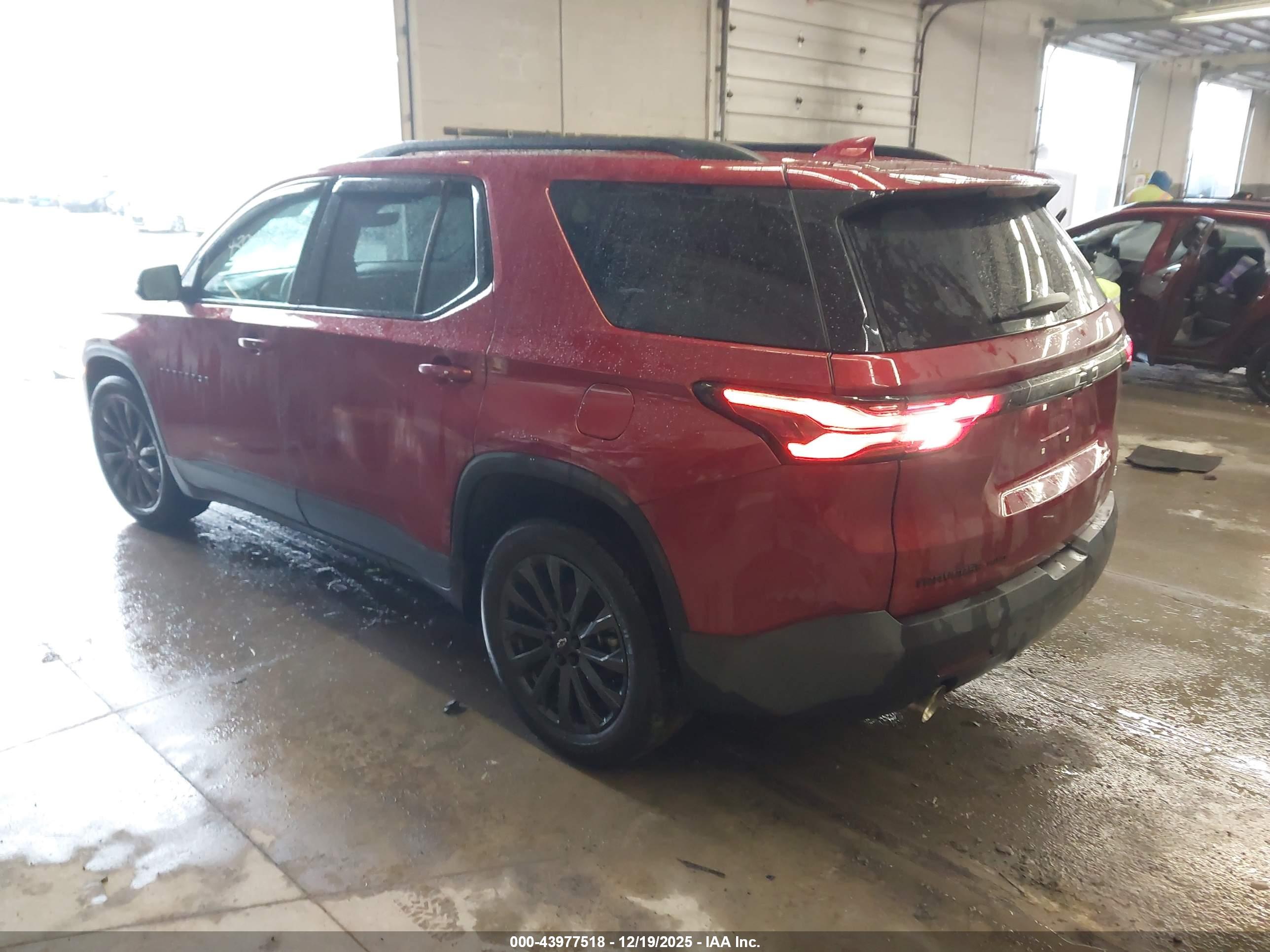 CHEVROLET TRAVERSE image 3