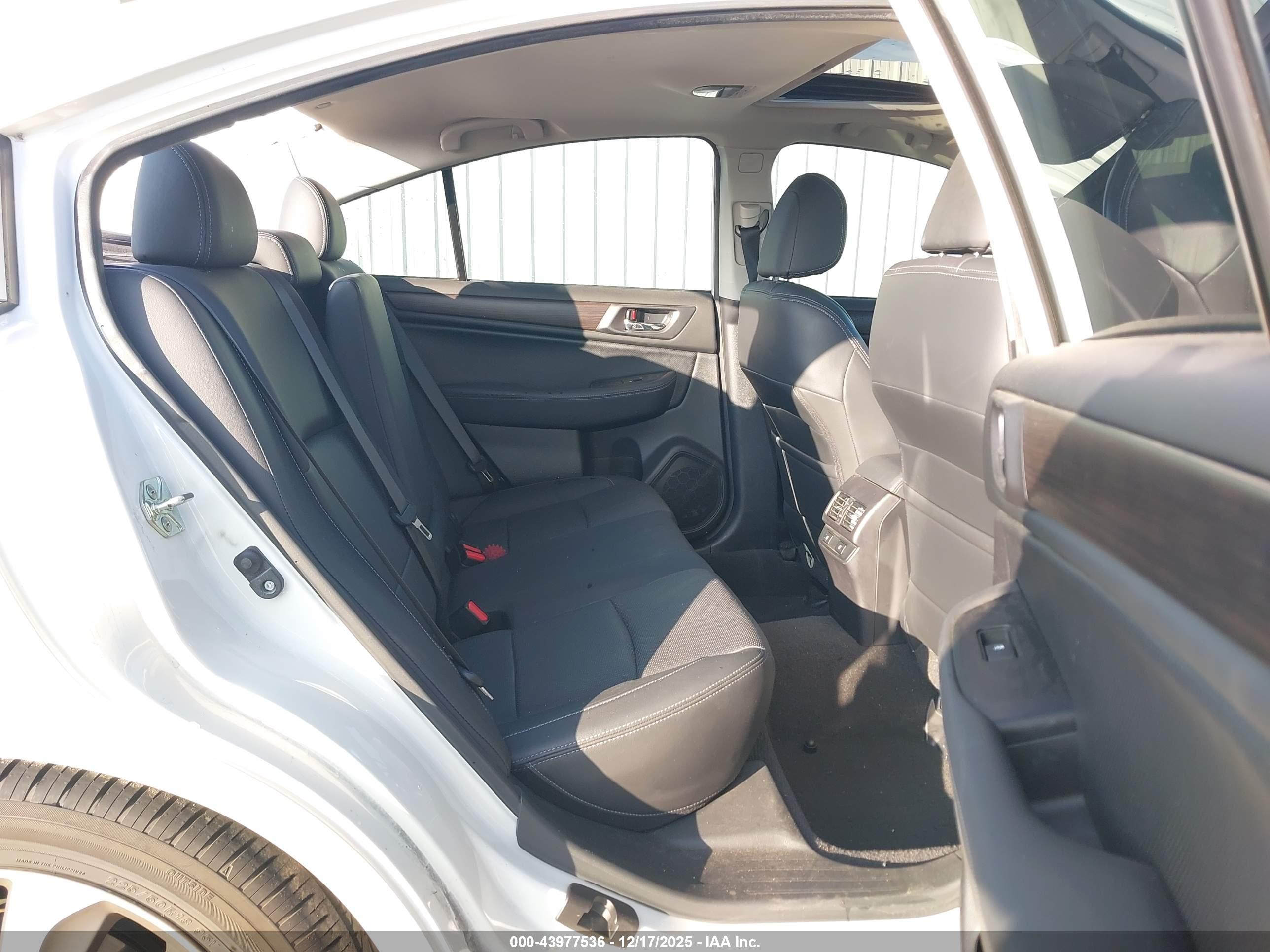SUBARU LEGACY image 8