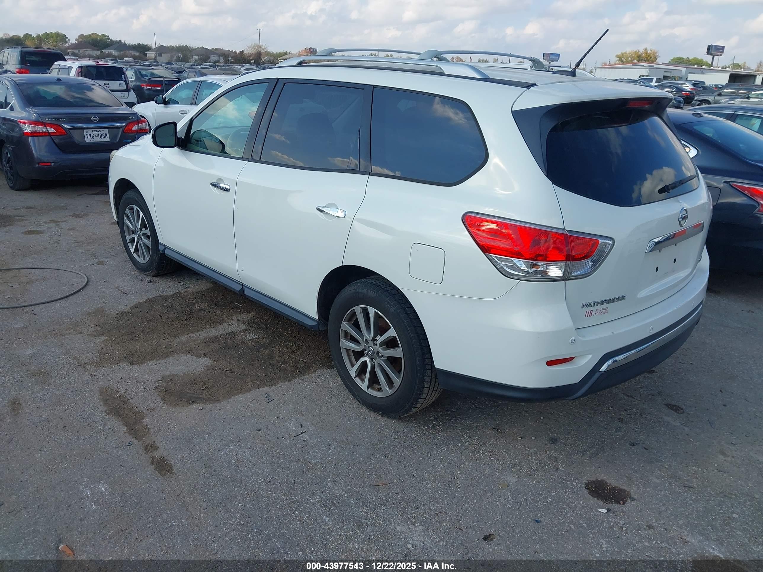 NISSAN PATHFINDER image 3