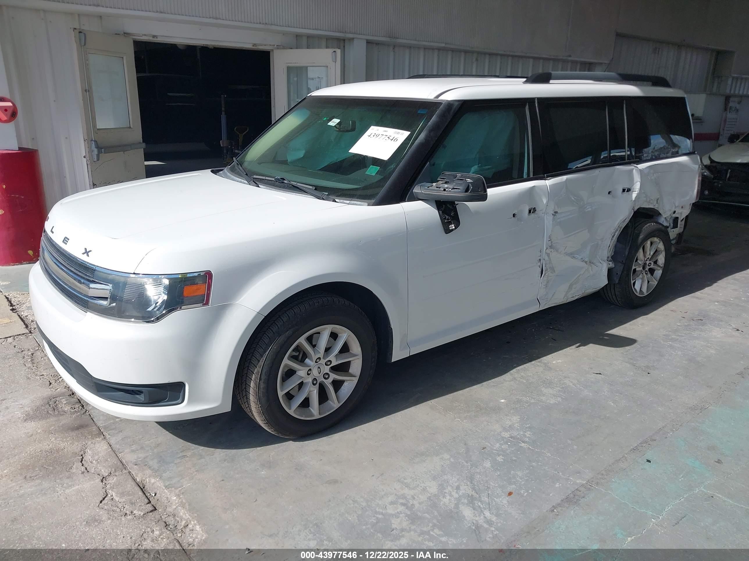 FORD FLEX image 2