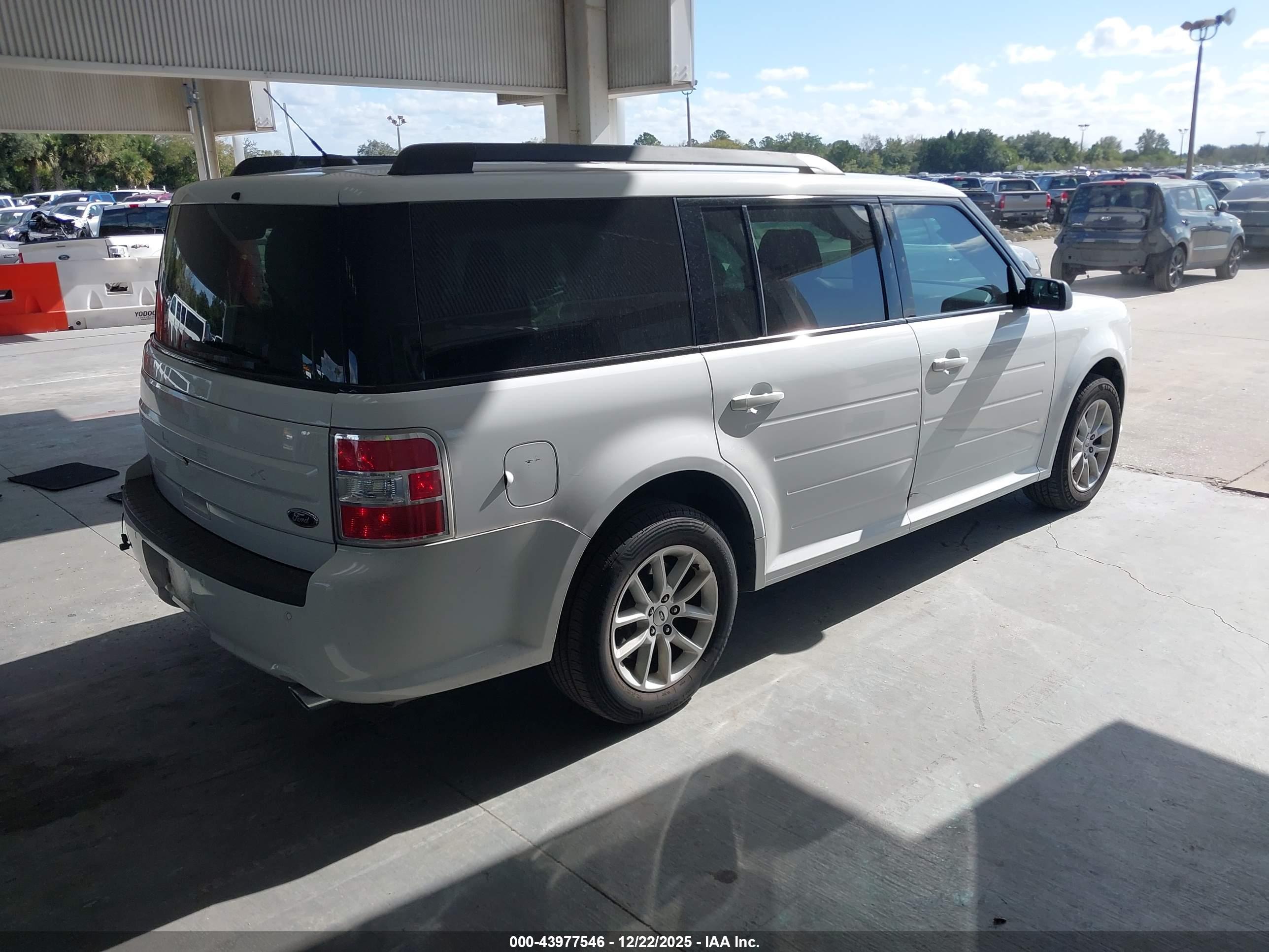 FORD FLEX image 4