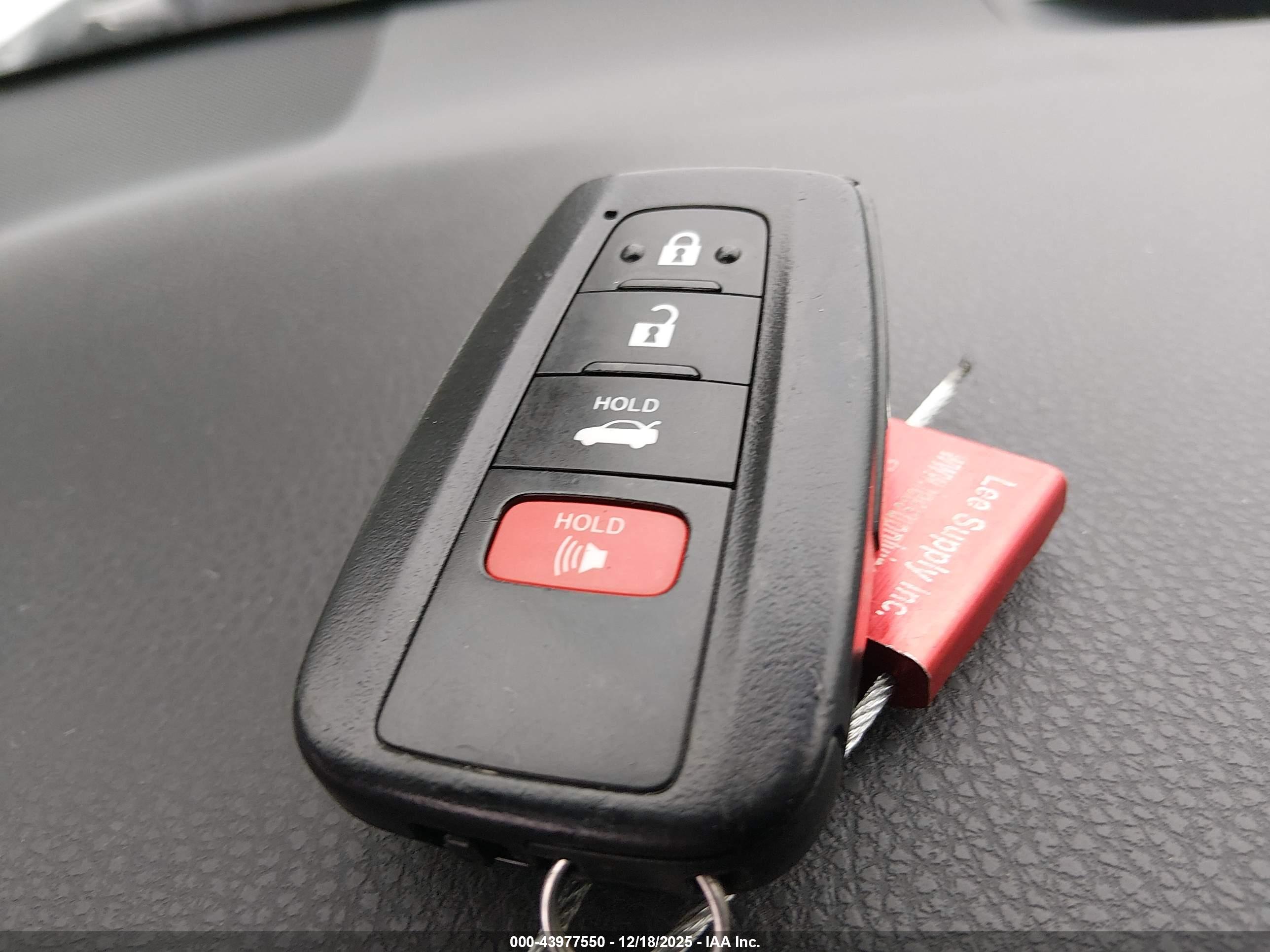 TOYOTA CAMRY image 11