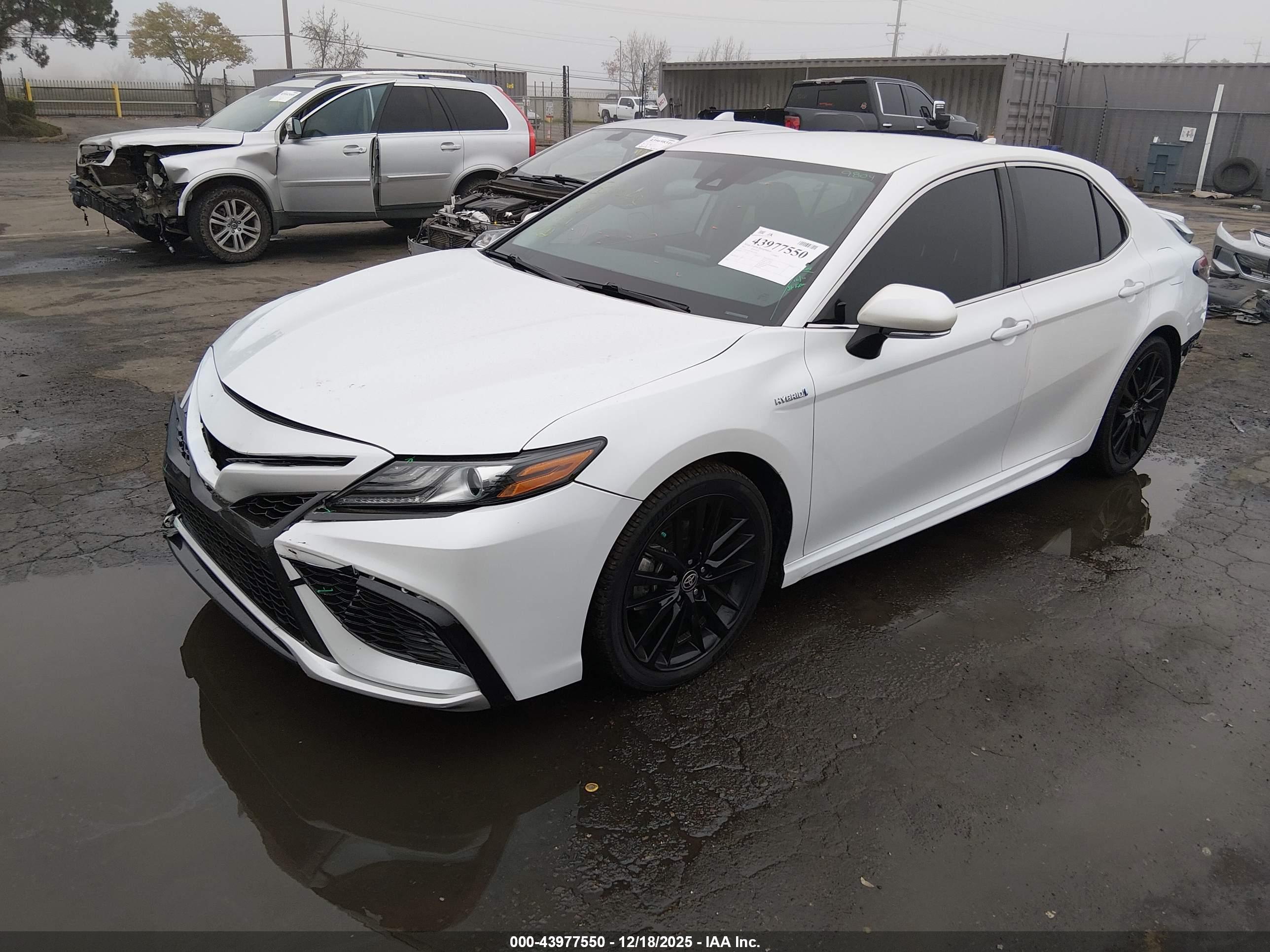 TOYOTA CAMRY image 2