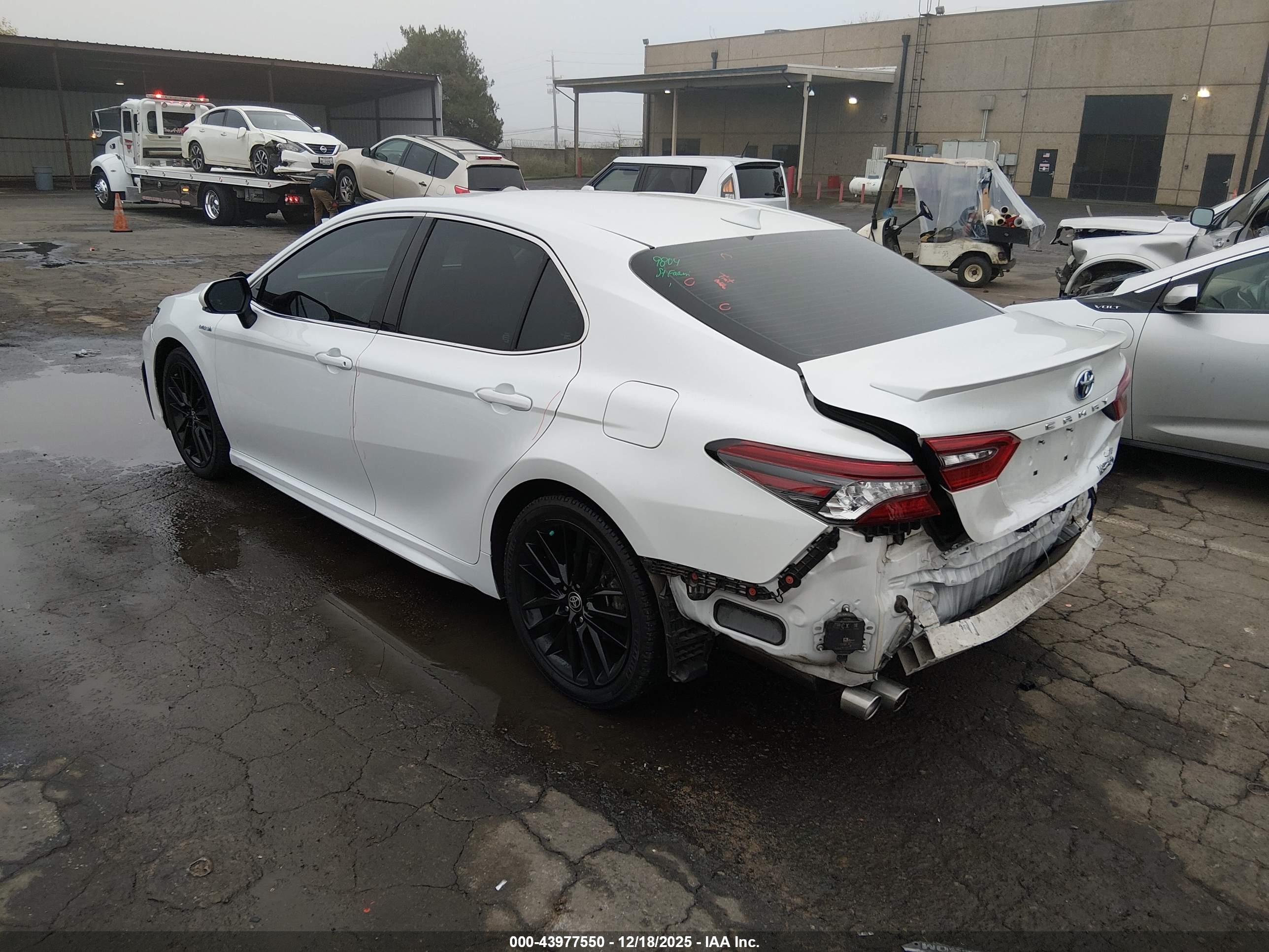 TOYOTA CAMRY image 3