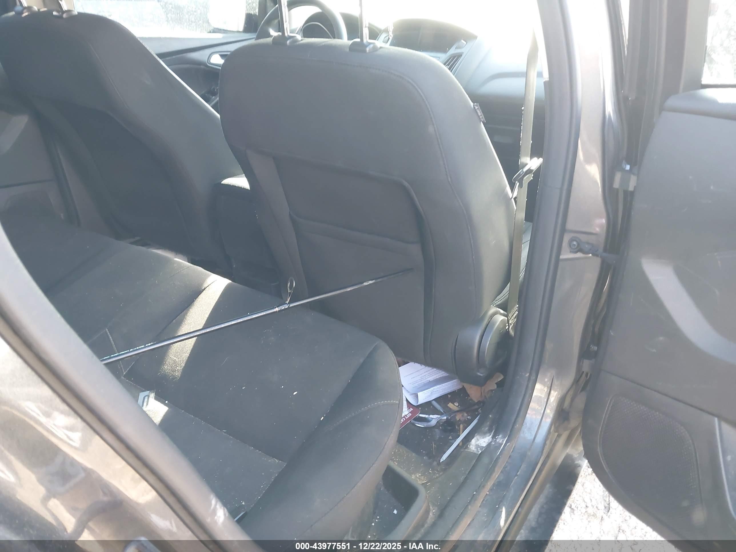 FORD FOCUS image 8