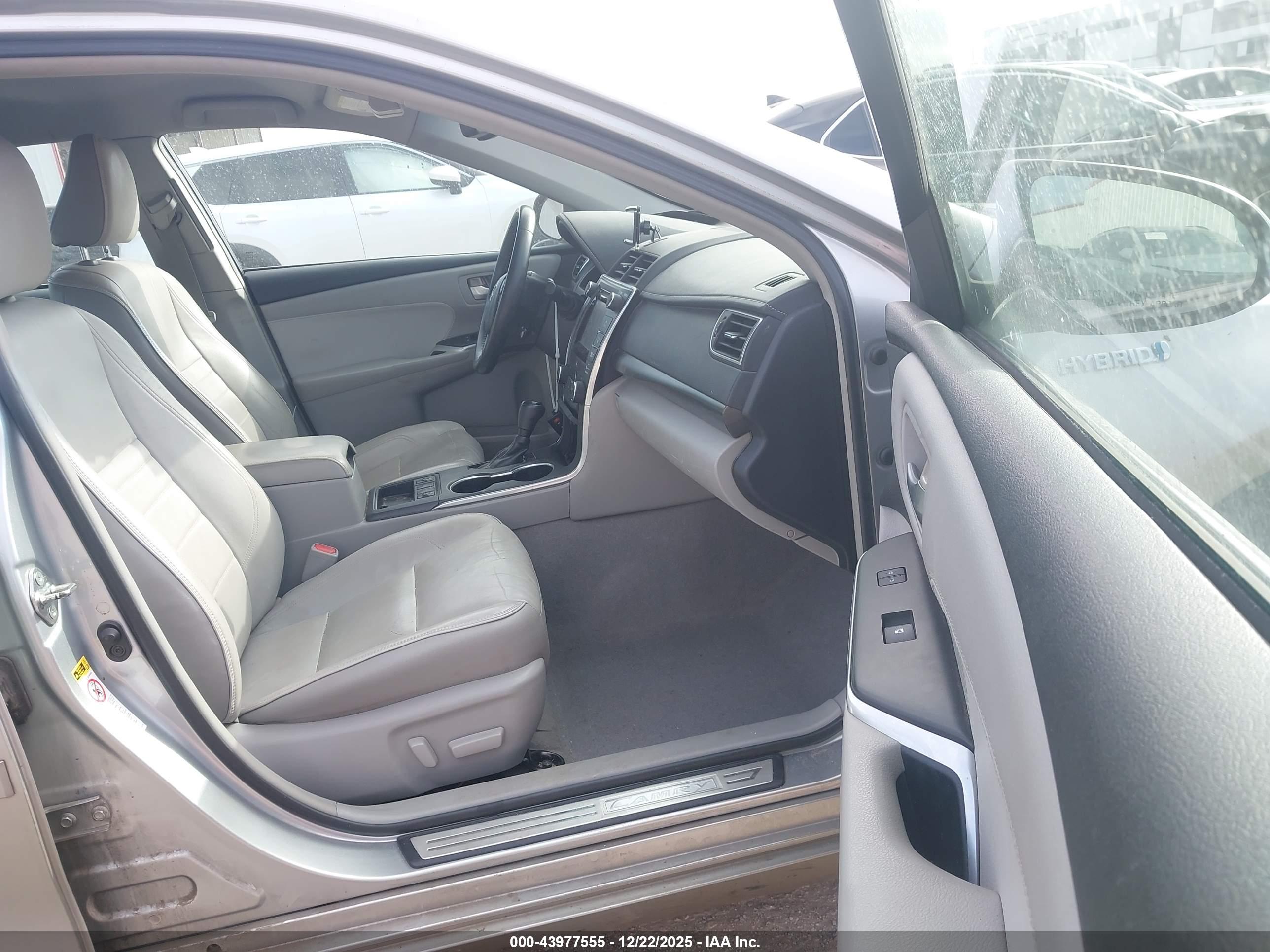 TOYOTA CAMRY image 5