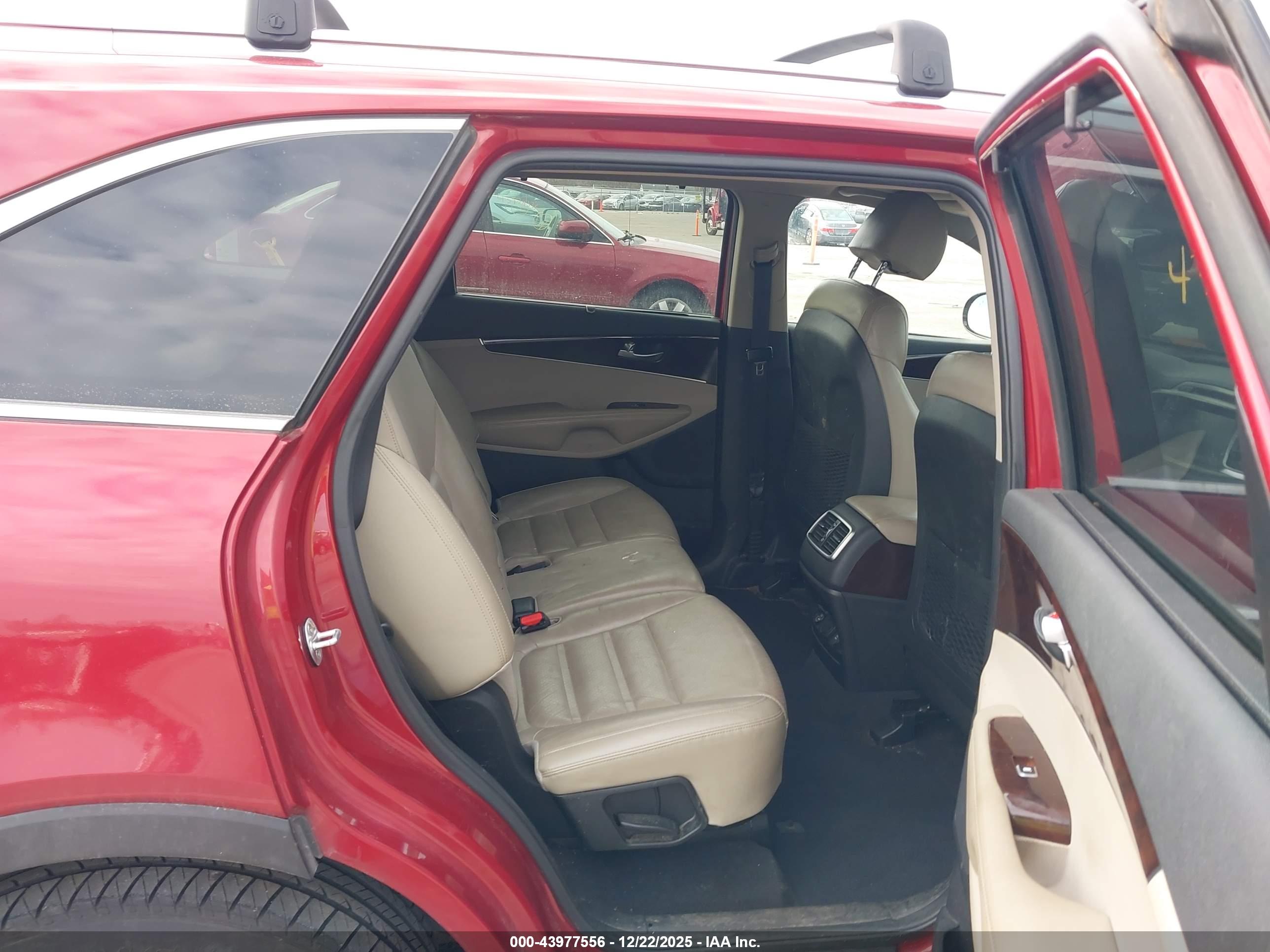 KIA SORENTO image 8