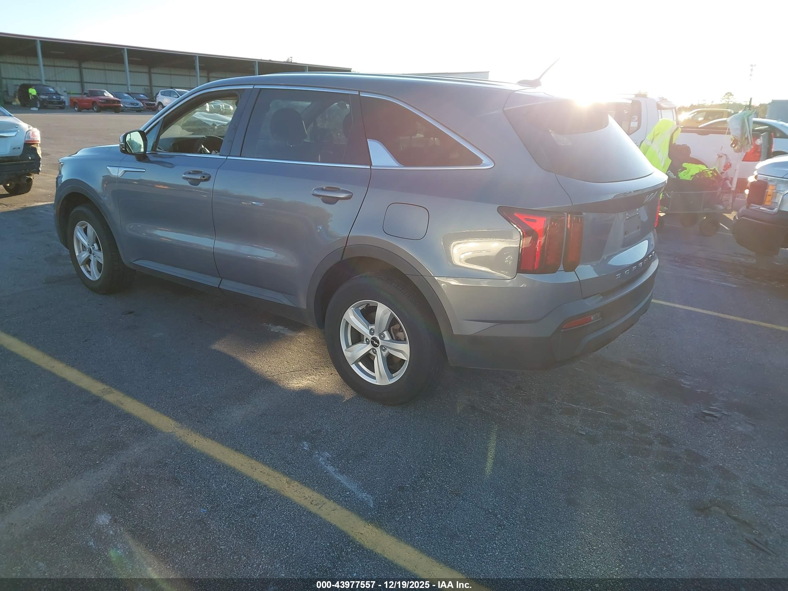 KIA SORENTO image 3