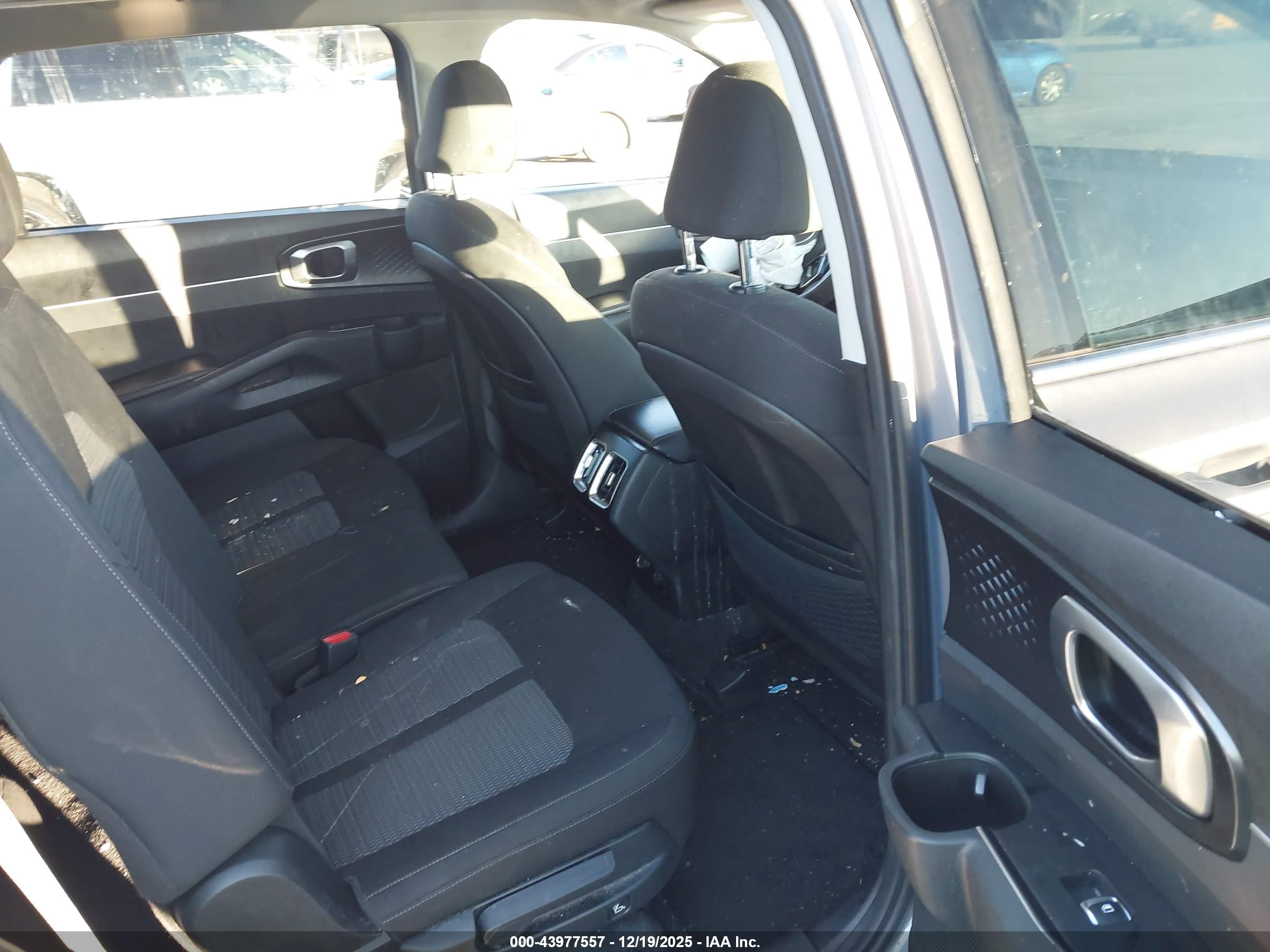 KIA SORENTO image 8