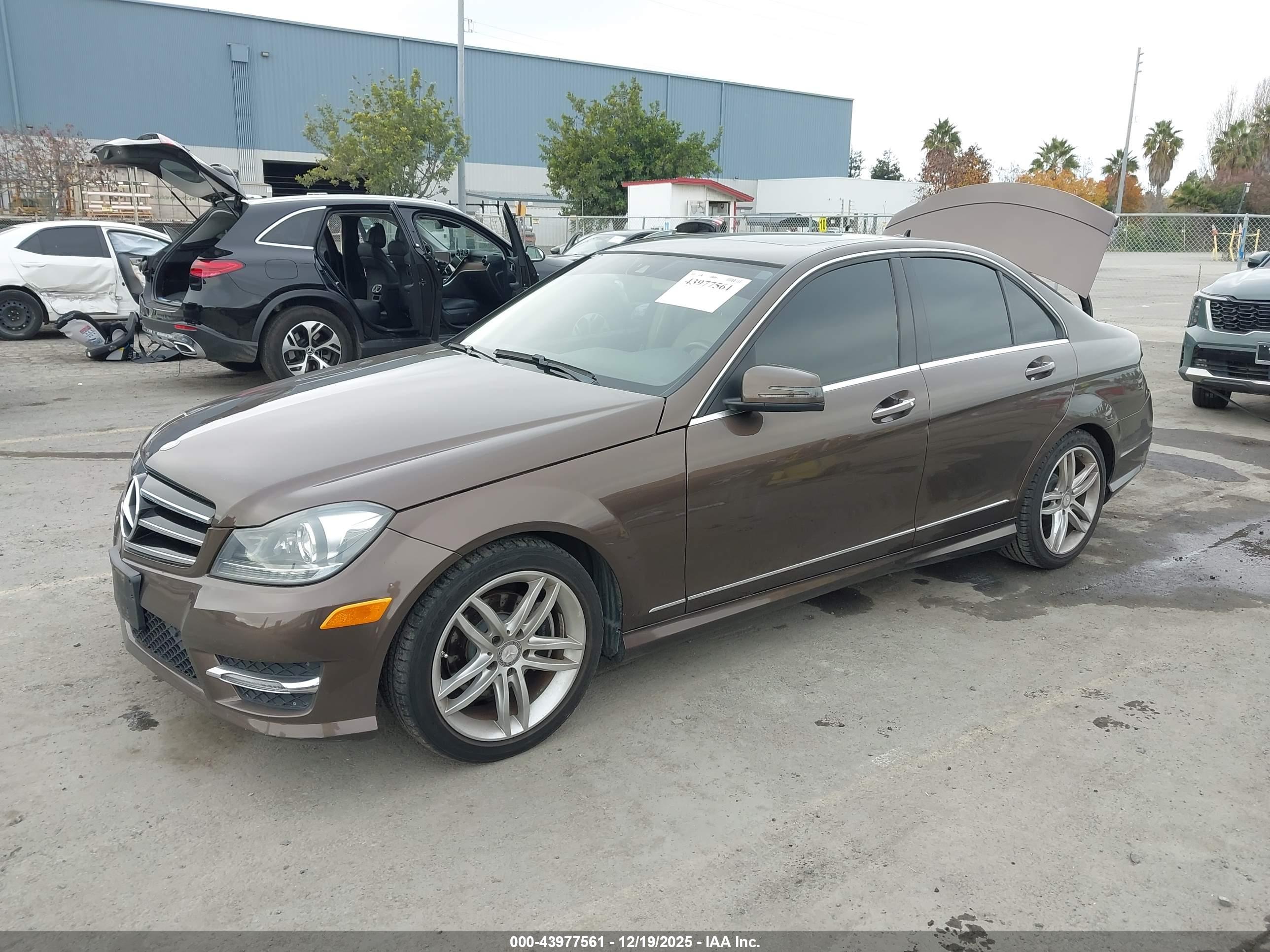 MERCEDES-BENZ C-CLASS image 2