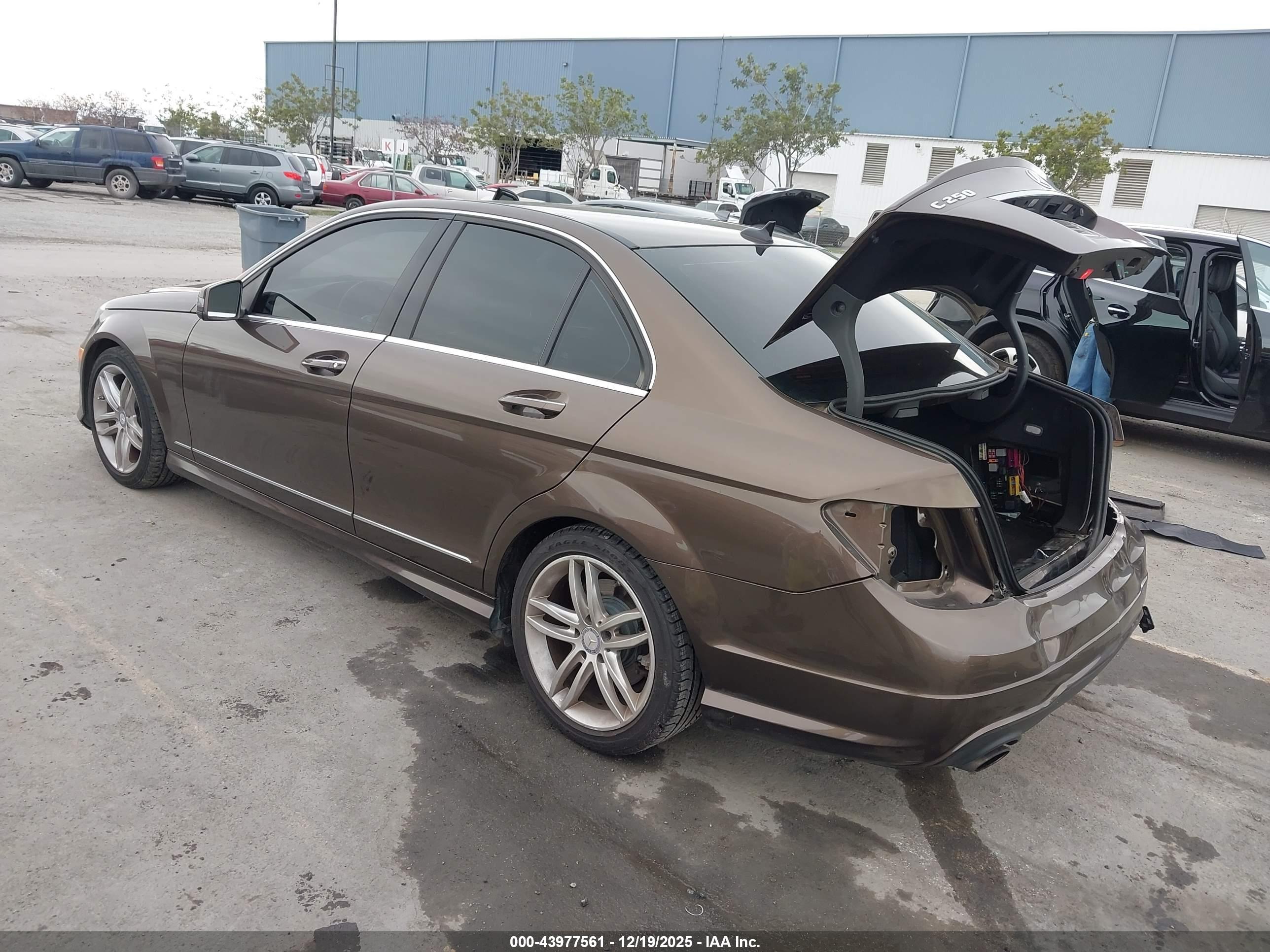 MERCEDES-BENZ C-CLASS image 3