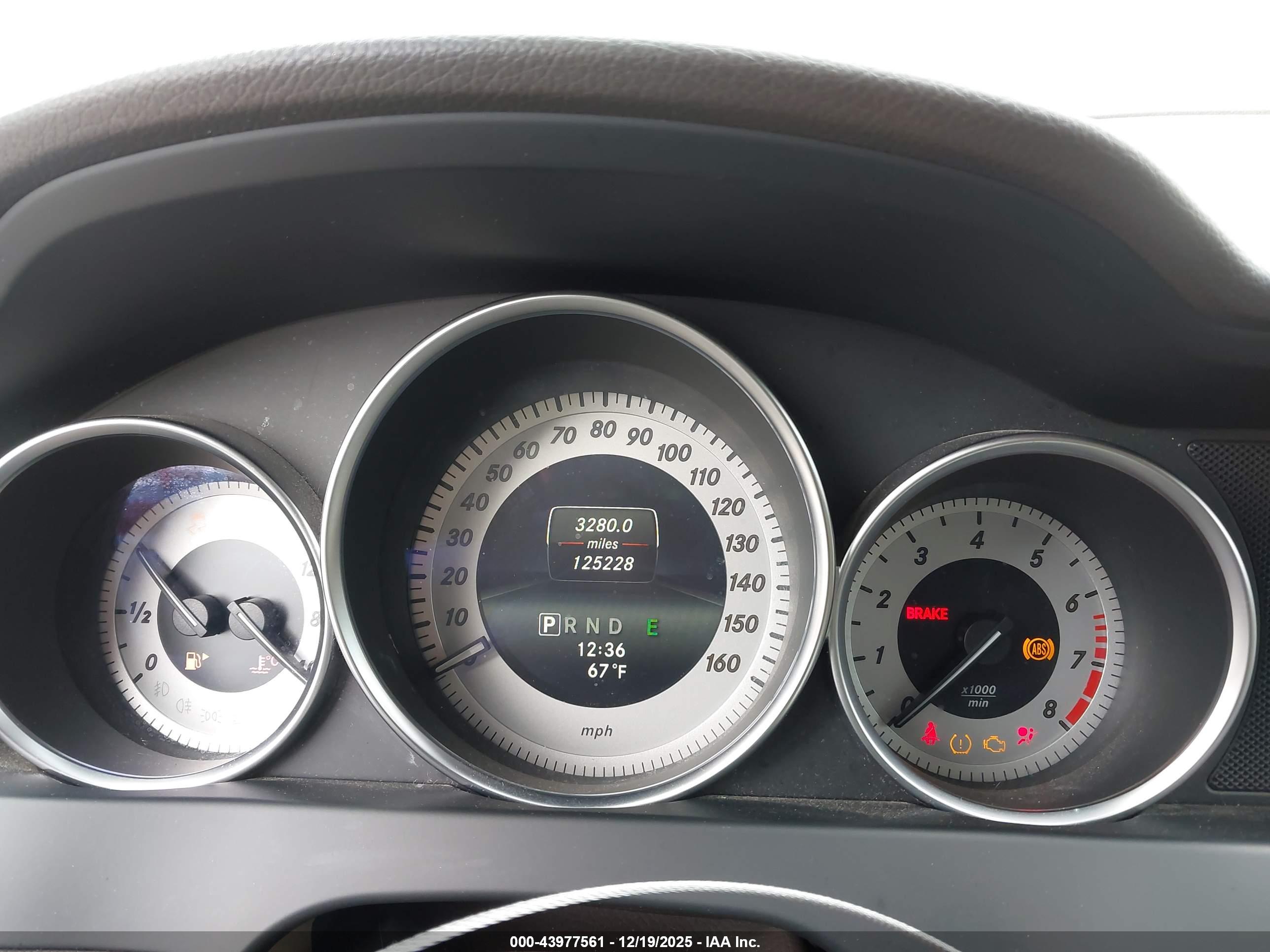 MERCEDES-BENZ C-CLASS image 7