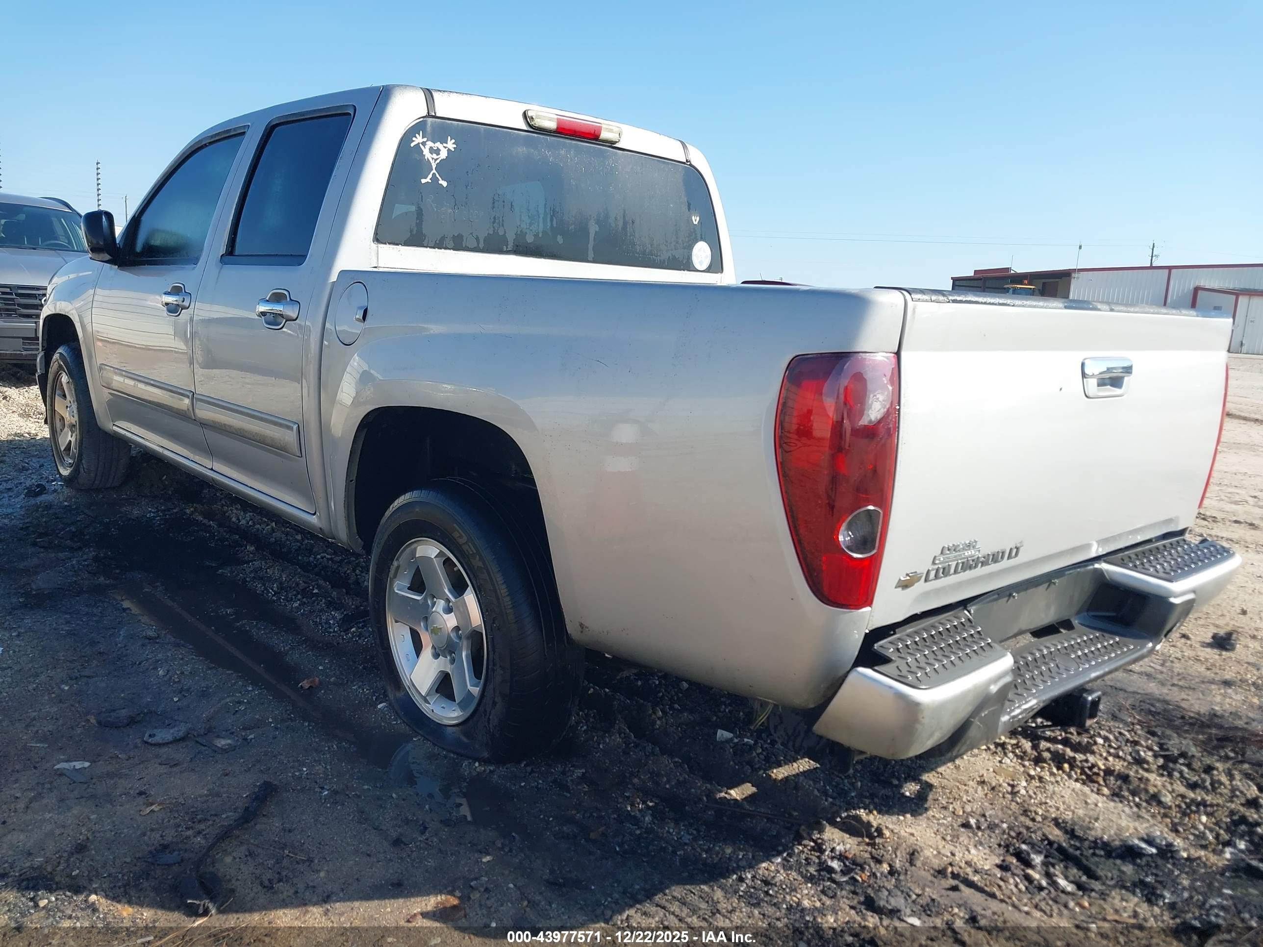 CHEVROLET COLORADO image 3