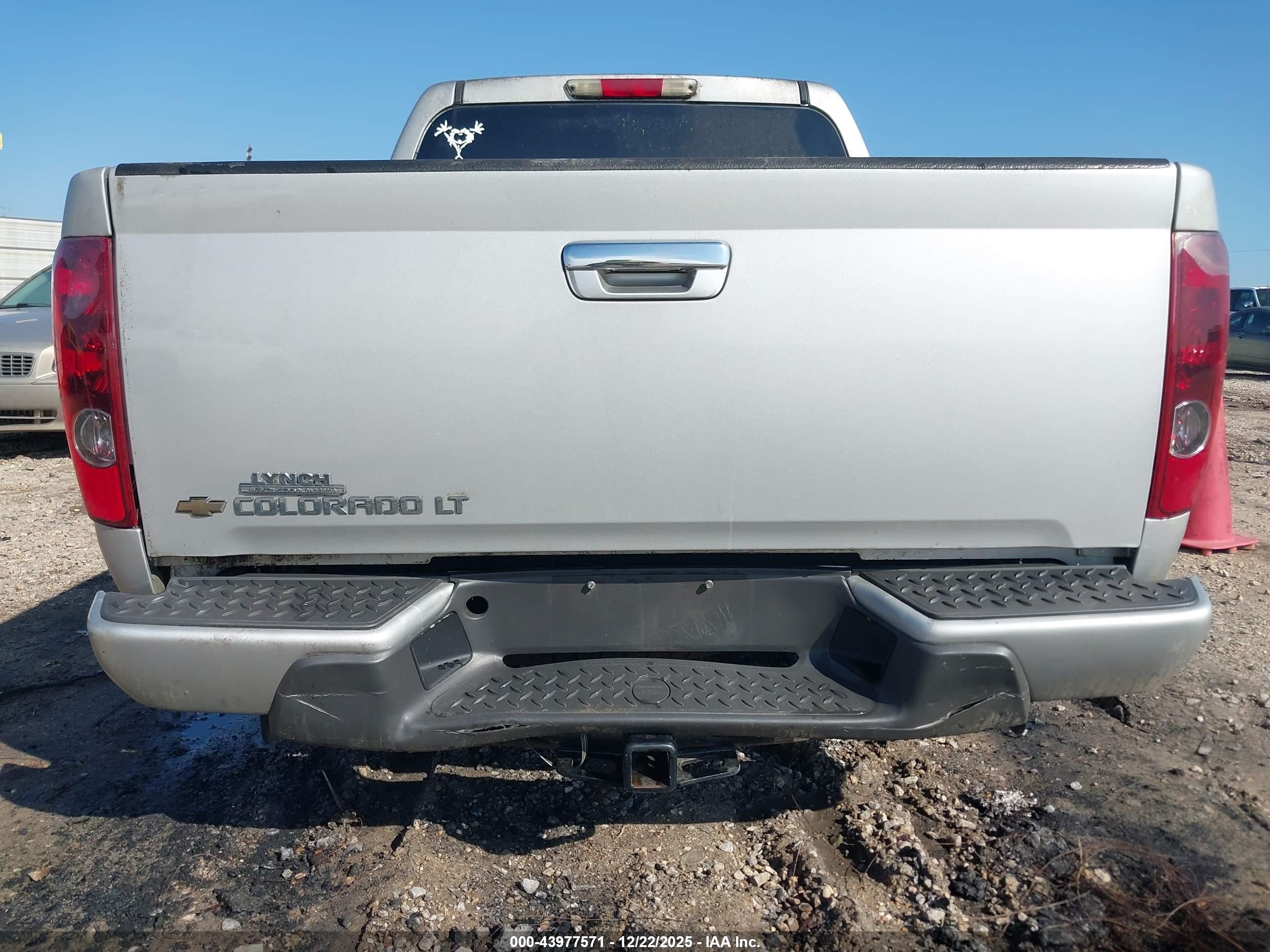CHEVROLET COLORADO image 6