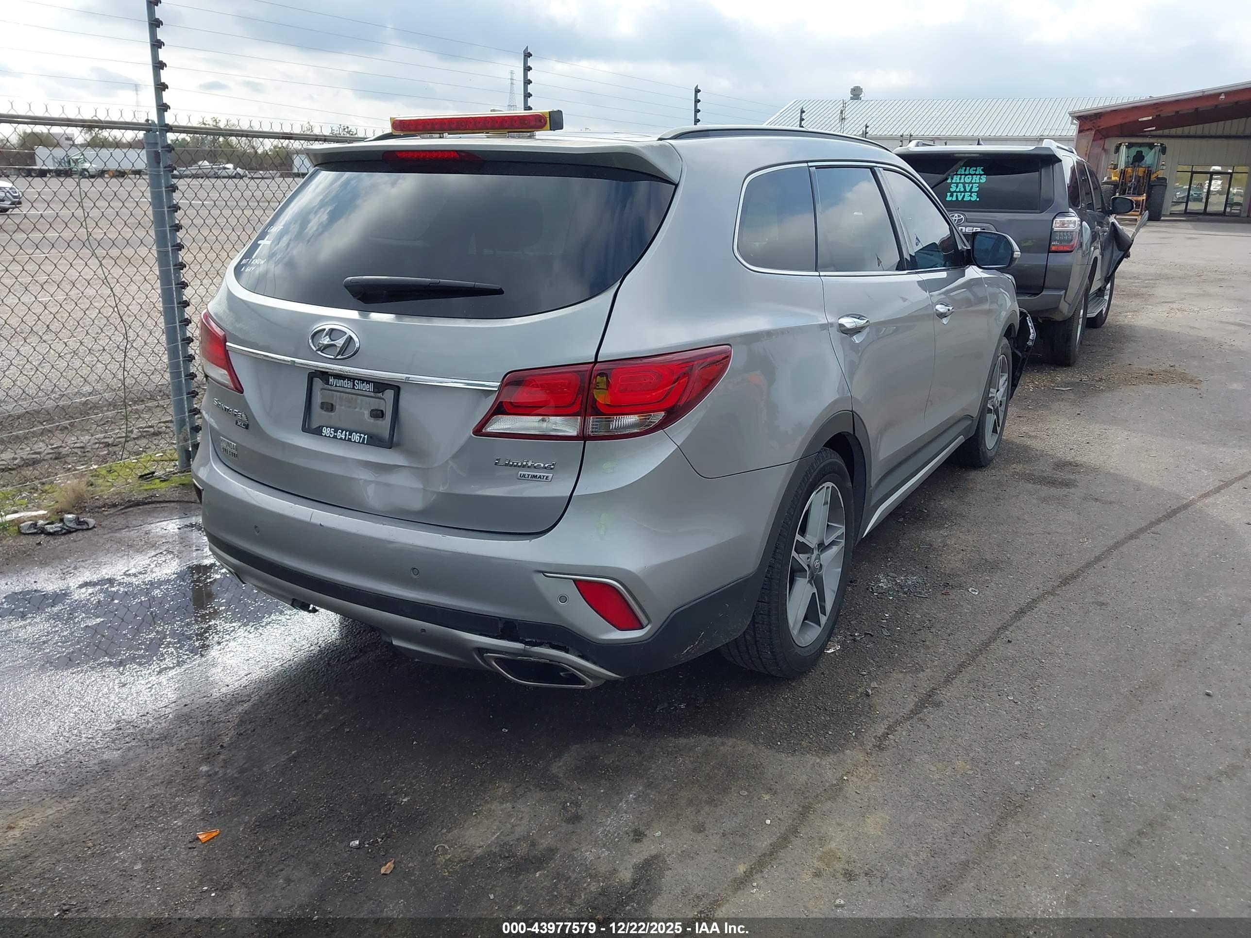 HYUNDAI SANTA image 4