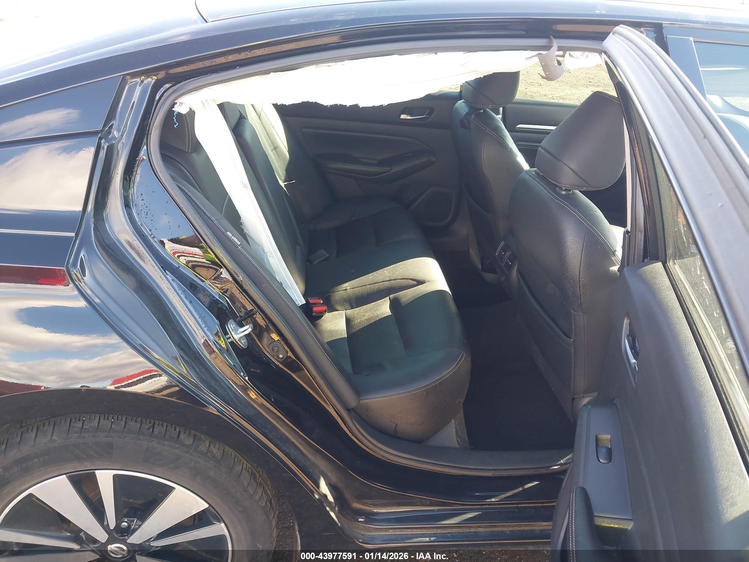 NISSAN ALTIMA image 8