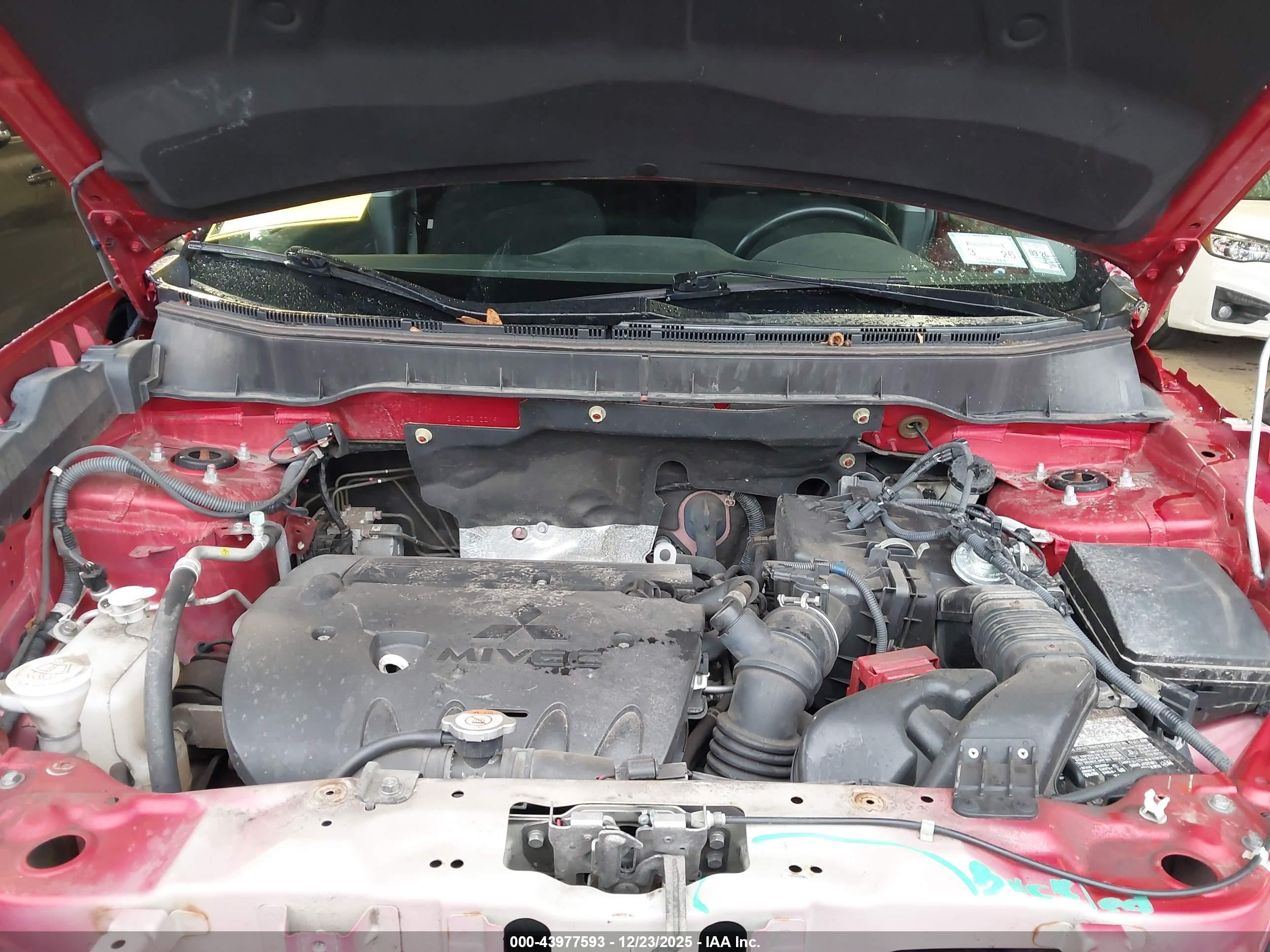 MITSUBISHI OUTLANDER image 10