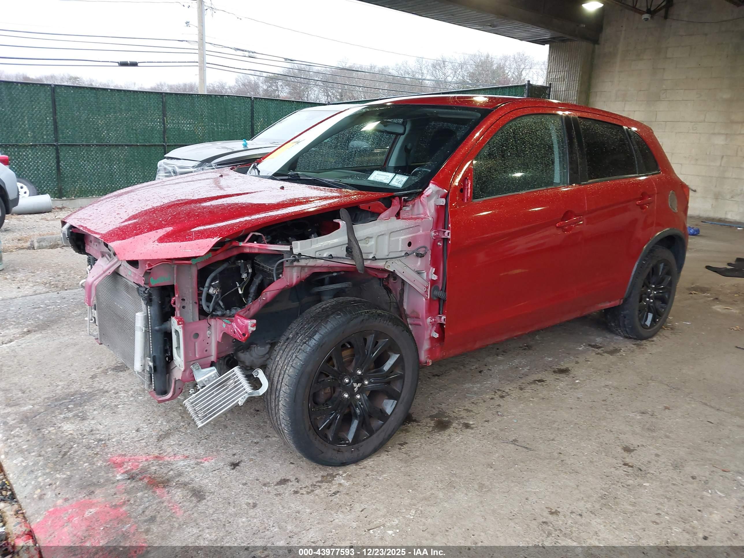 MITSUBISHI OUTLANDER image 2