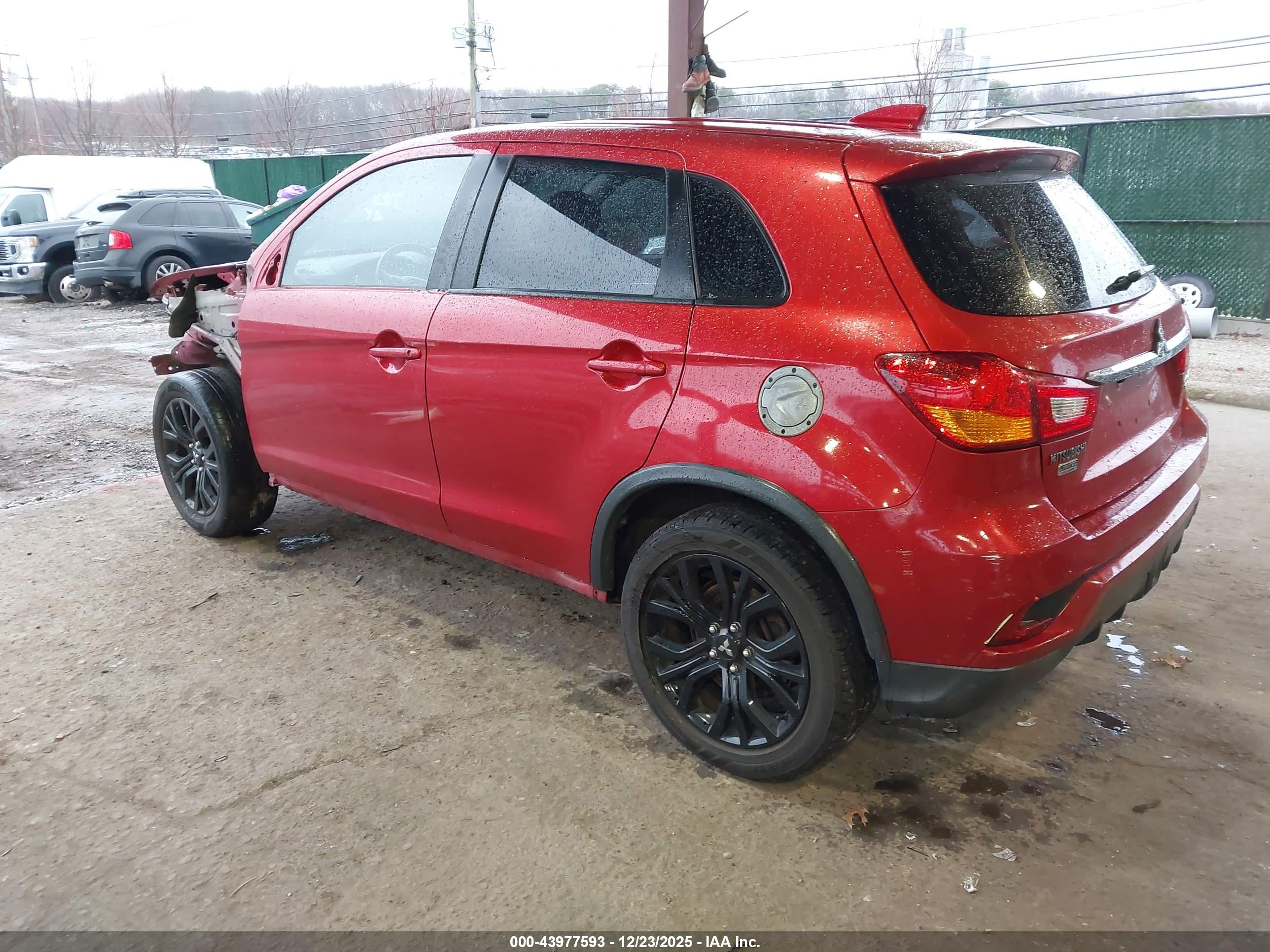 MITSUBISHI OUTLANDER image 3
