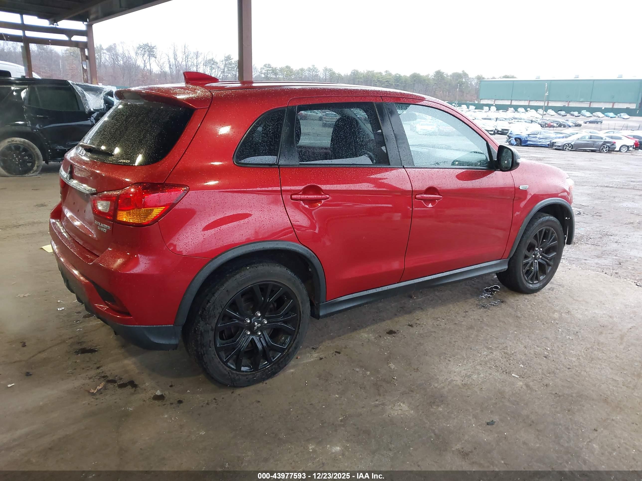 MITSUBISHI OUTLANDER image 4