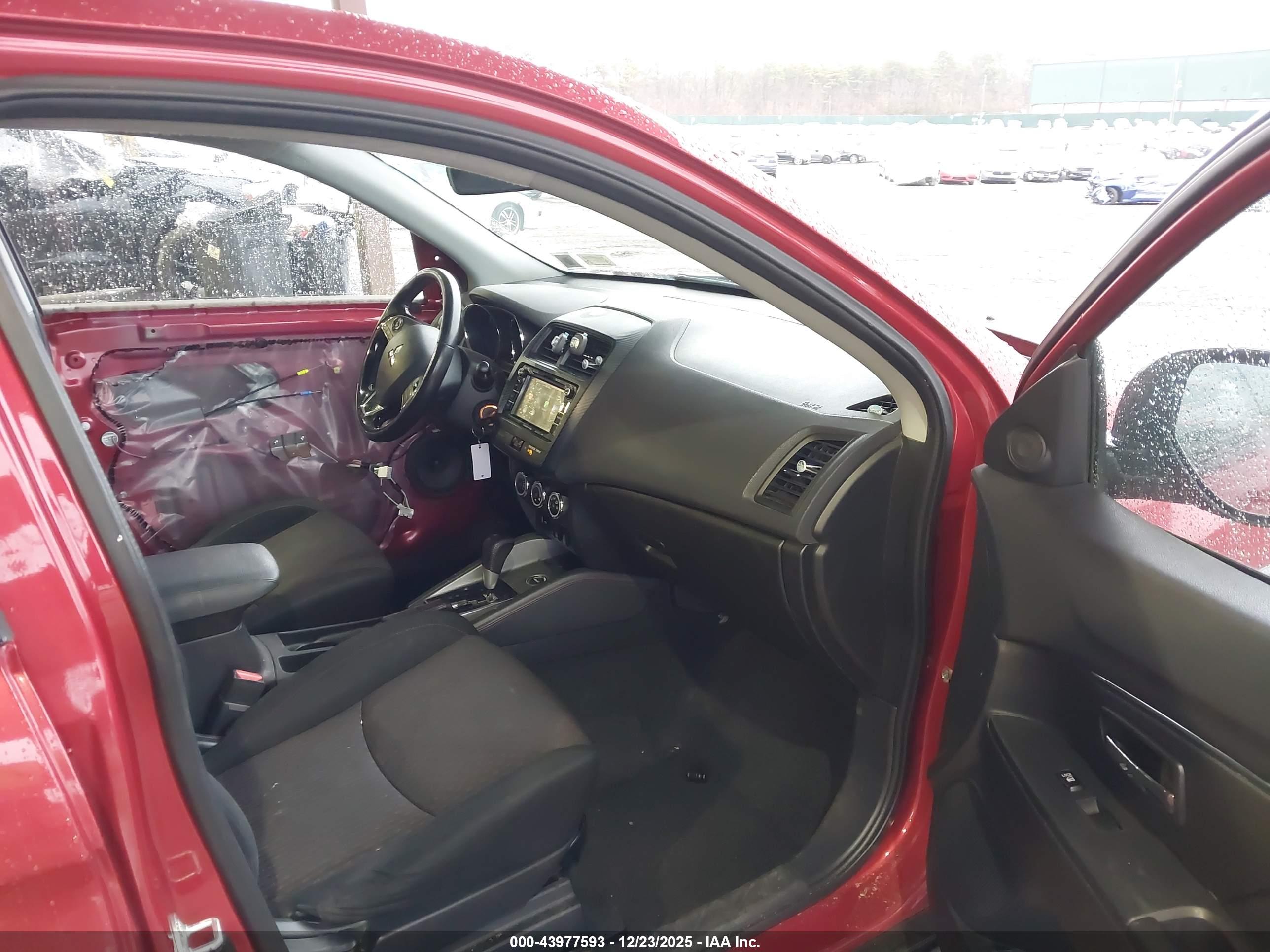 MITSUBISHI OUTLANDER image 5