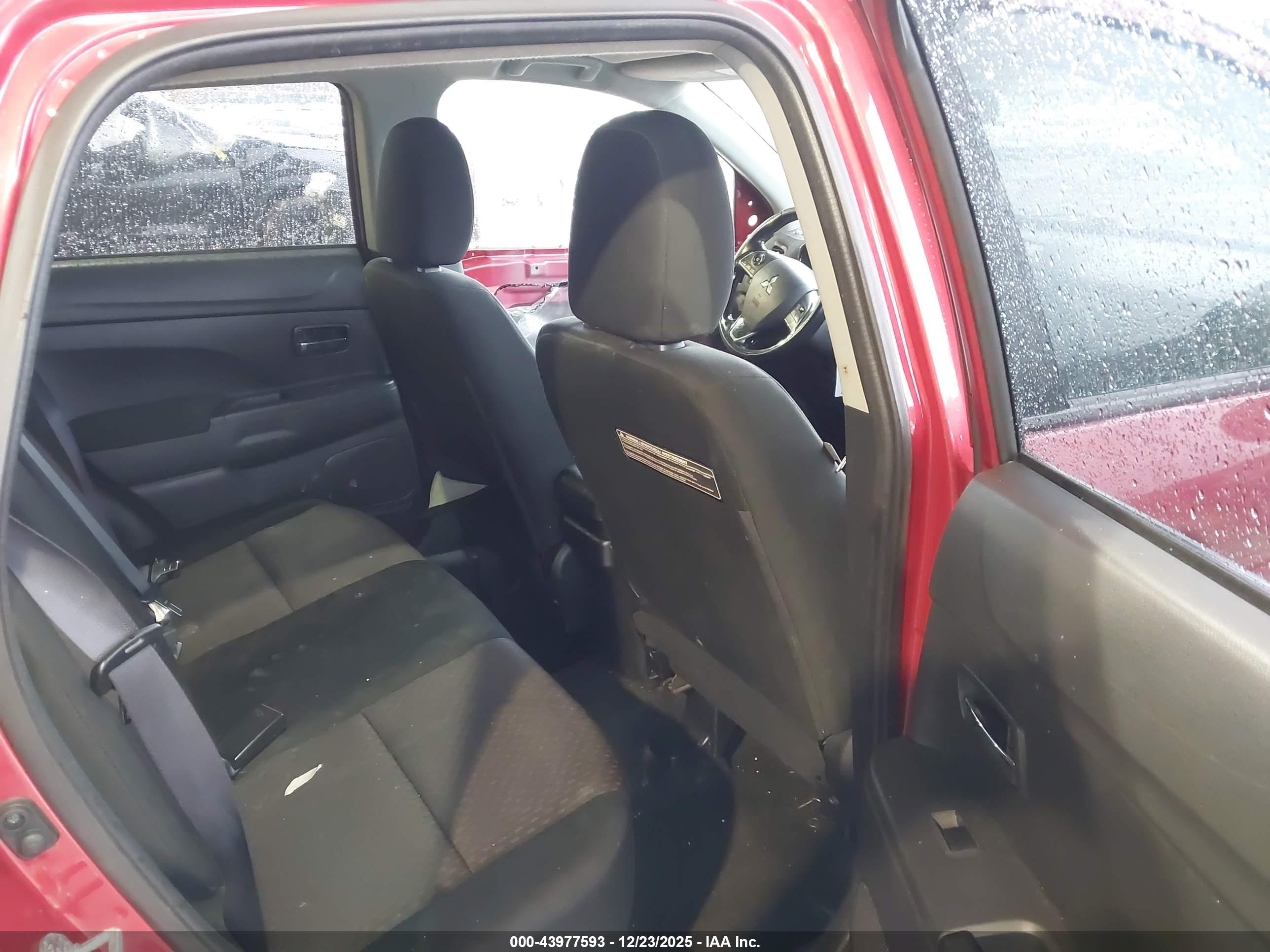MITSUBISHI OUTLANDER image 8