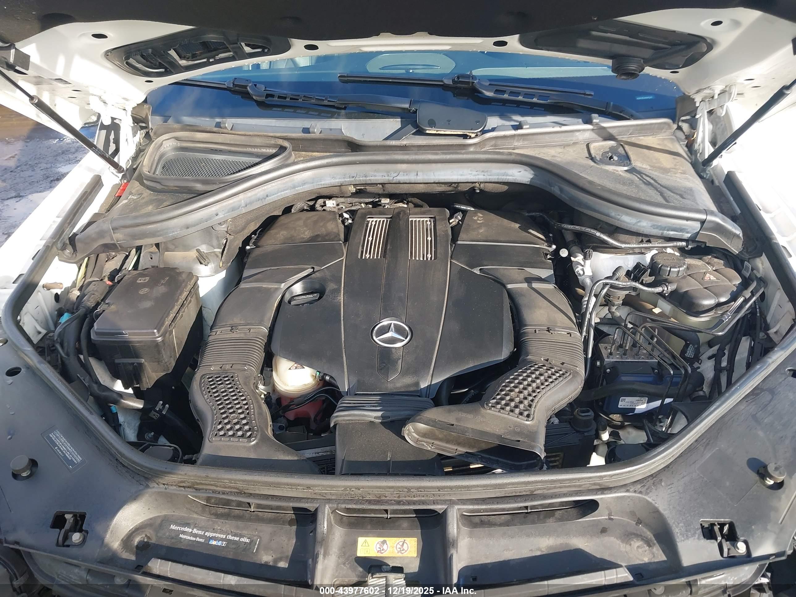 MERCEDES-BENZ GLS image 10