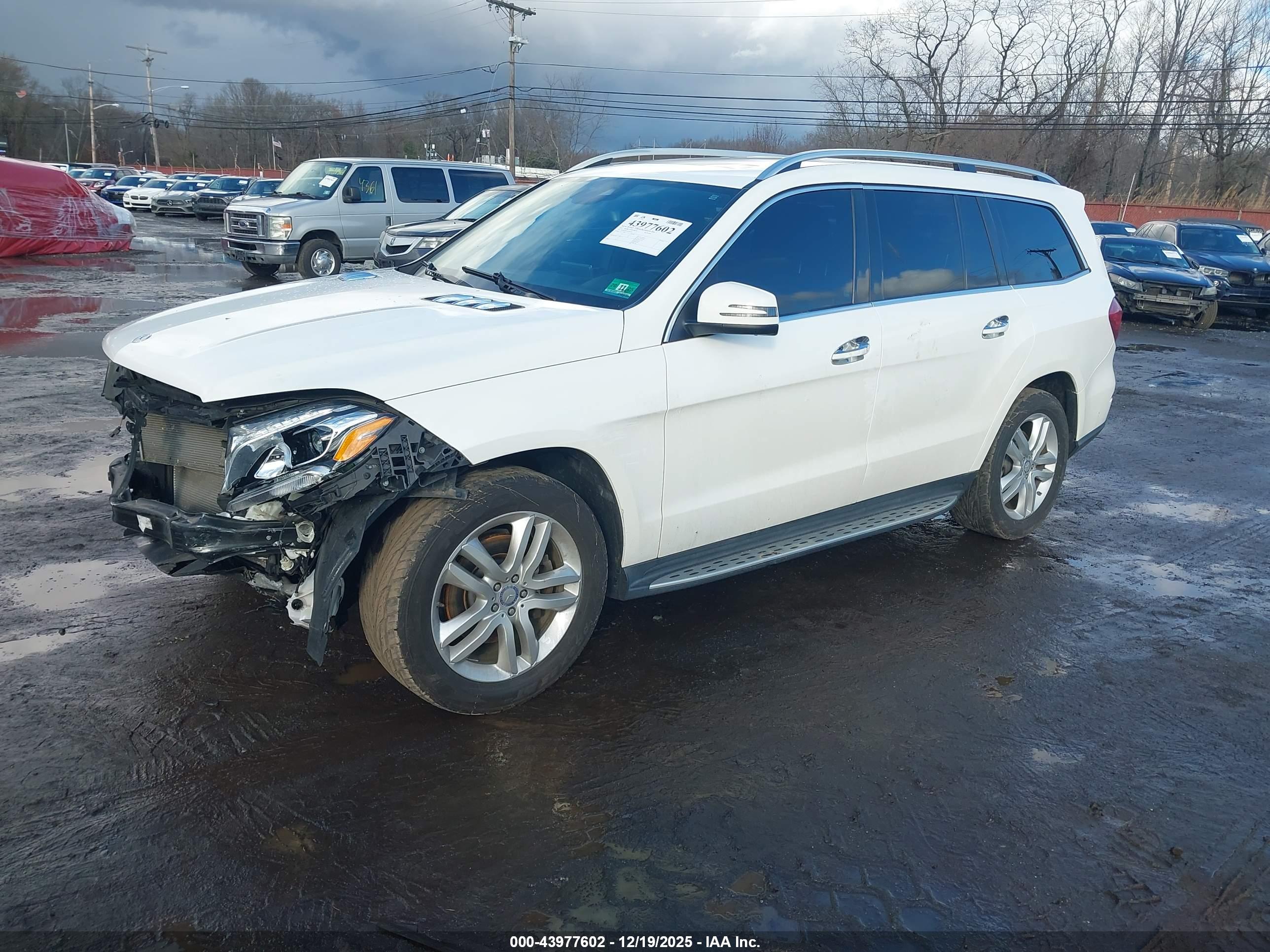 MERCEDES-BENZ GLS image 2