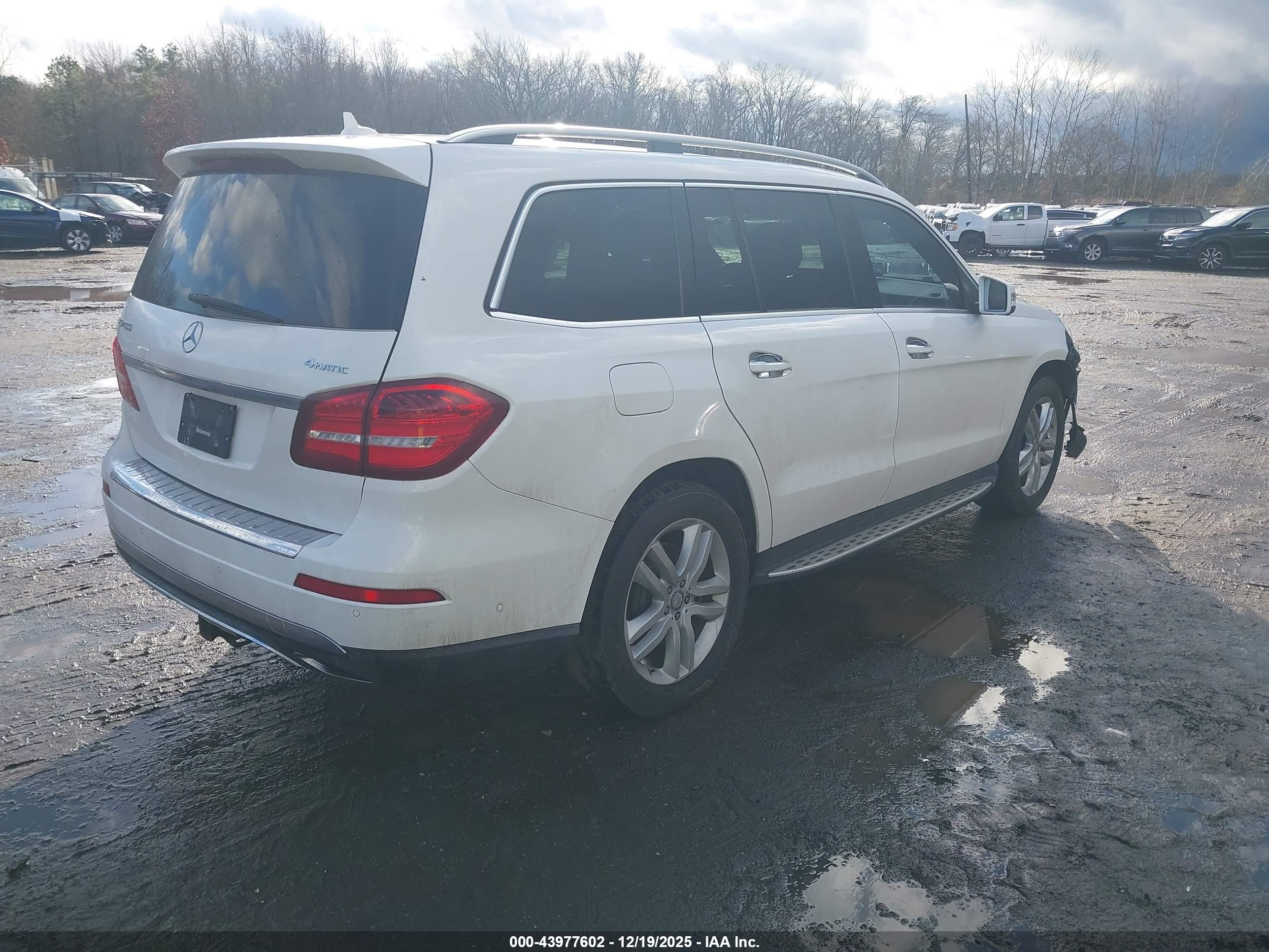 MERCEDES-BENZ GLS image 4
