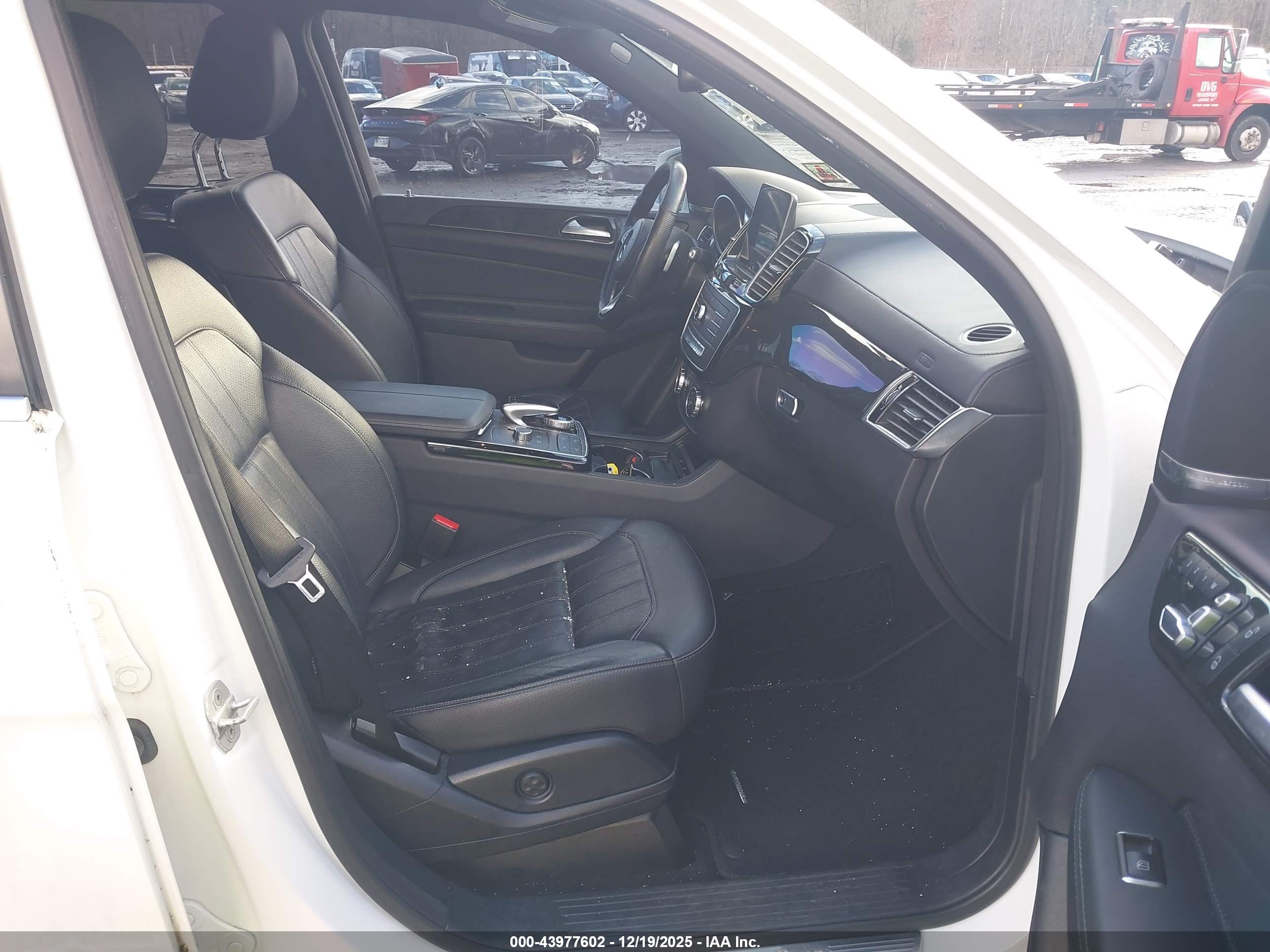 MERCEDES-BENZ GLS image 5