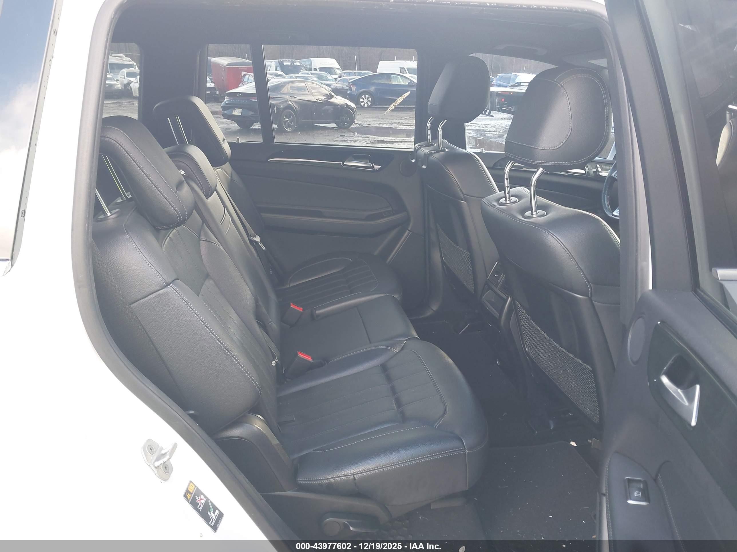 MERCEDES-BENZ GLS image 8