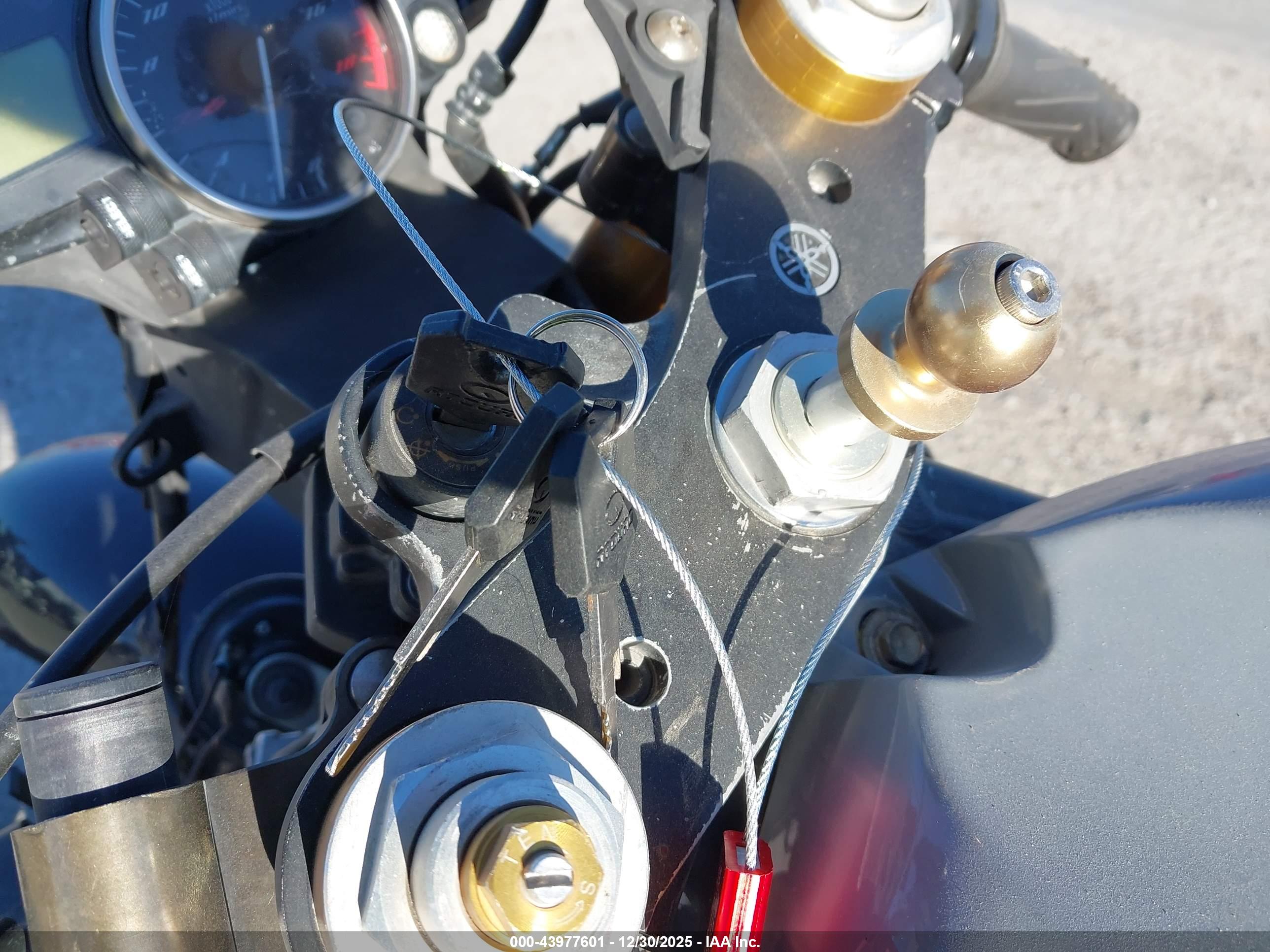 YAMAHA YZFR6 image 11