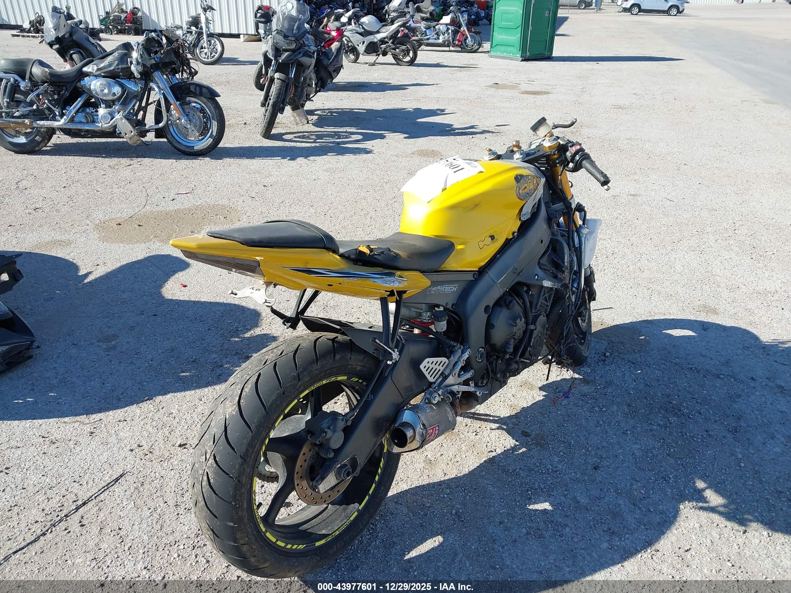 YAMAHA YZFR6 image 4