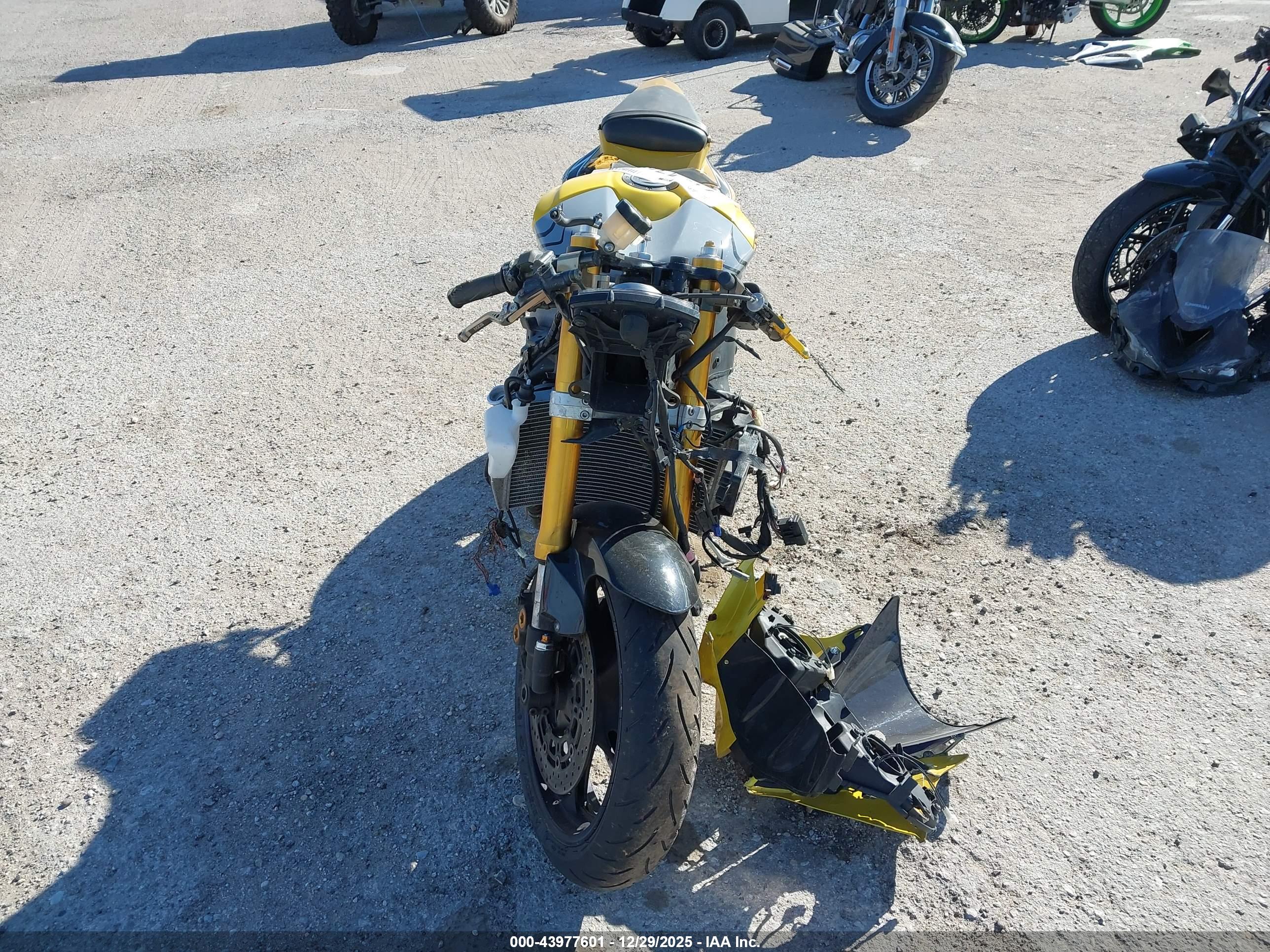 YAMAHA YZFR6 image 5