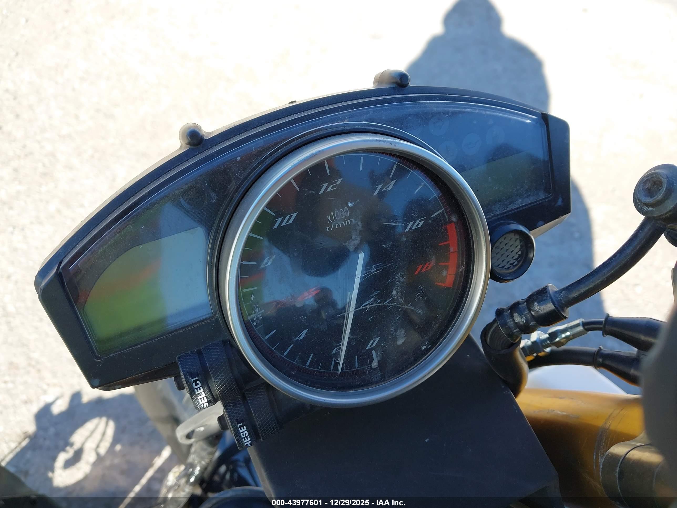 YAMAHA YZFR6 image 7
