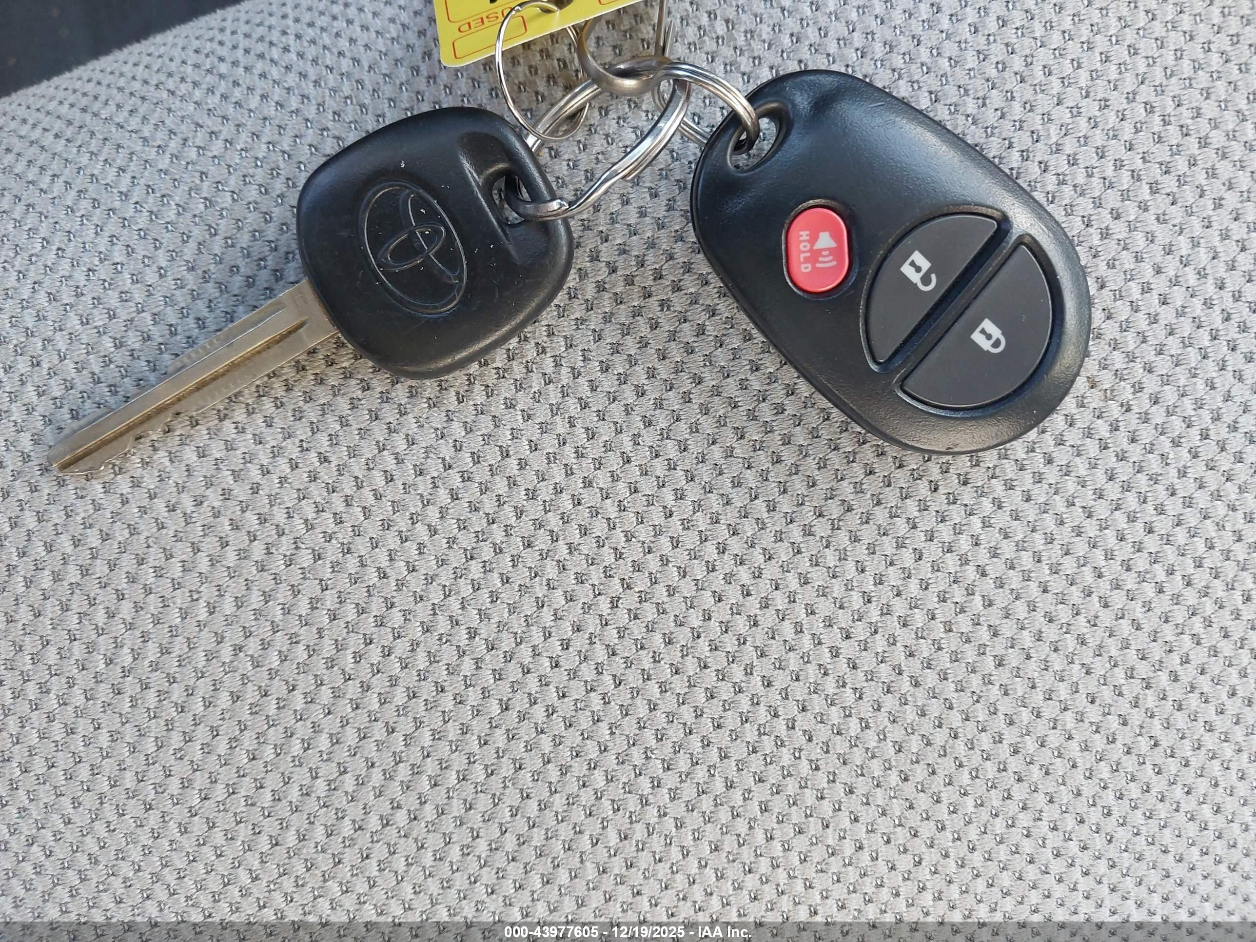 TOYOTA SIENNA image 11