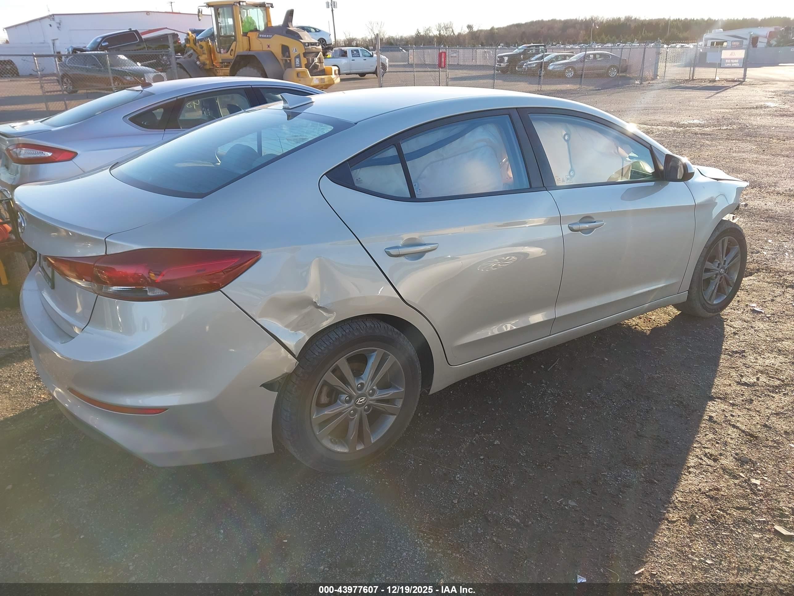 HYUNDAI ELANTRA image 4