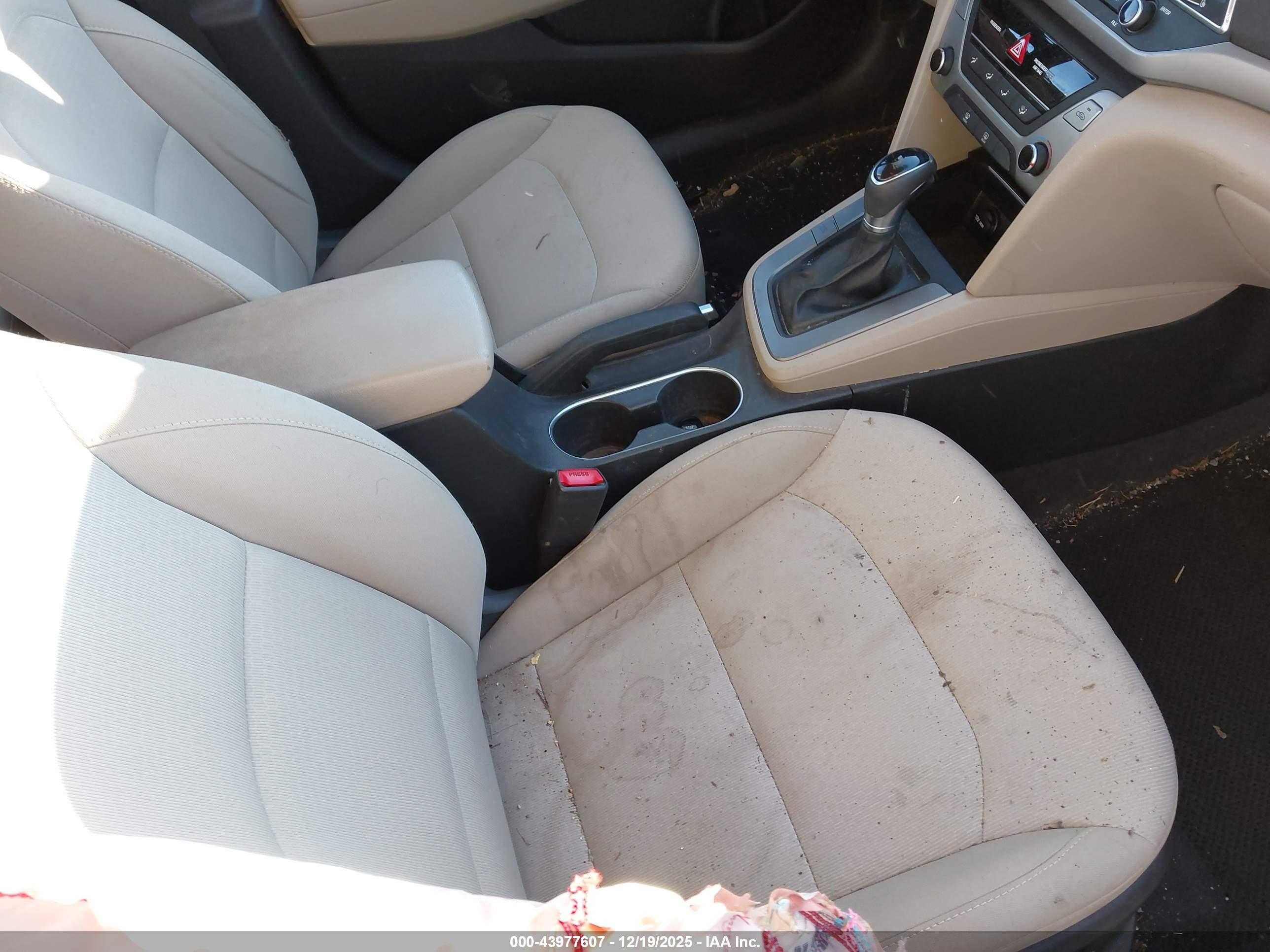 HYUNDAI ELANTRA image 5