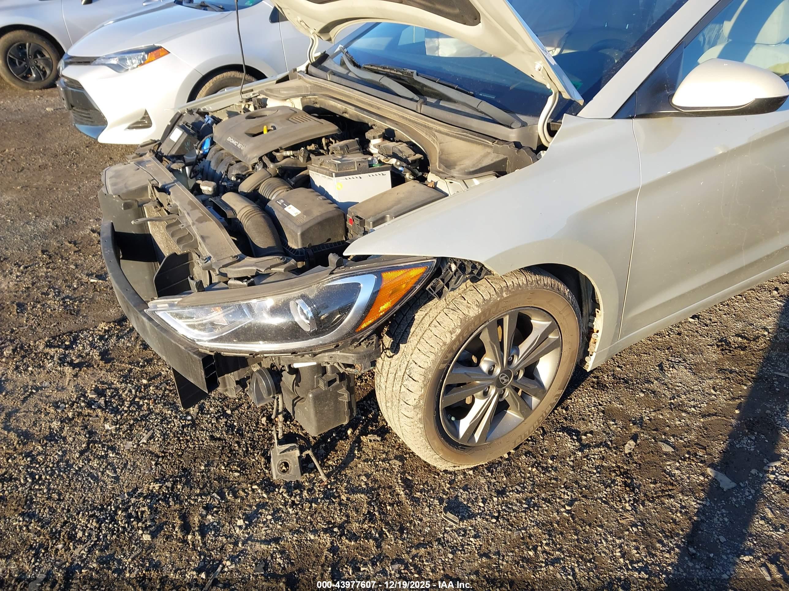 HYUNDAI ELANTRA image 6