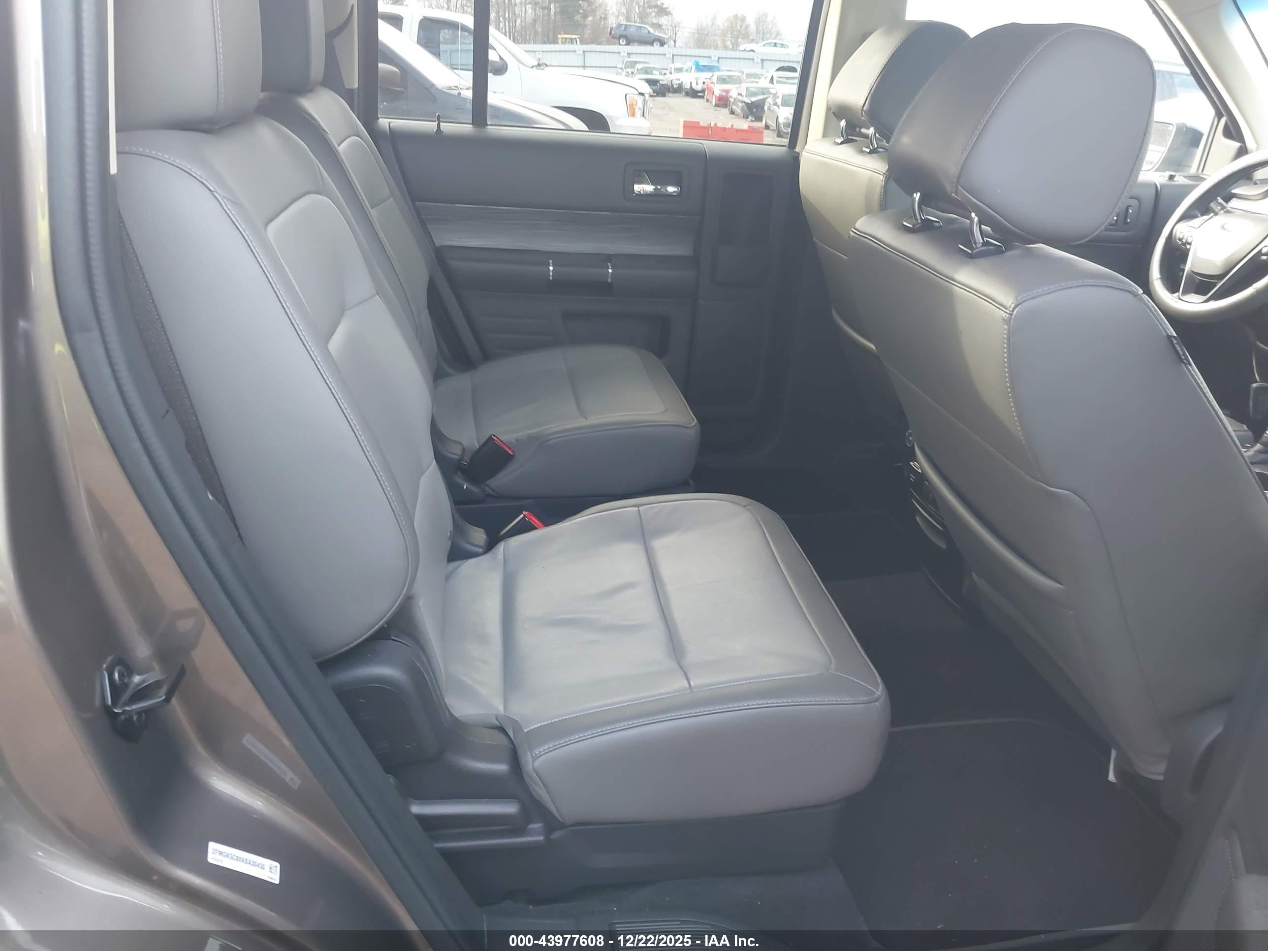 FORD FLEX image 8