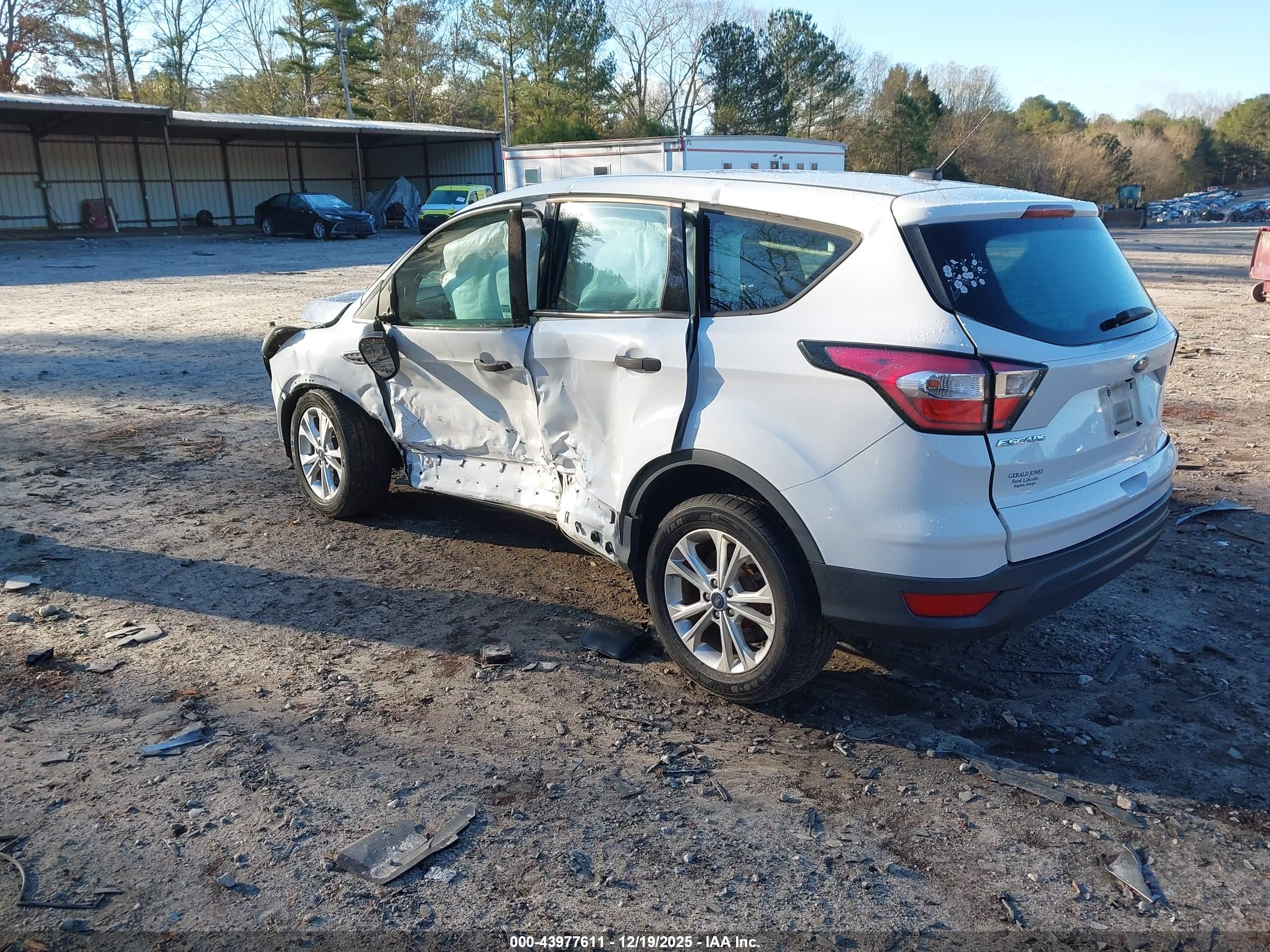 FORD ESCAPE image 3
