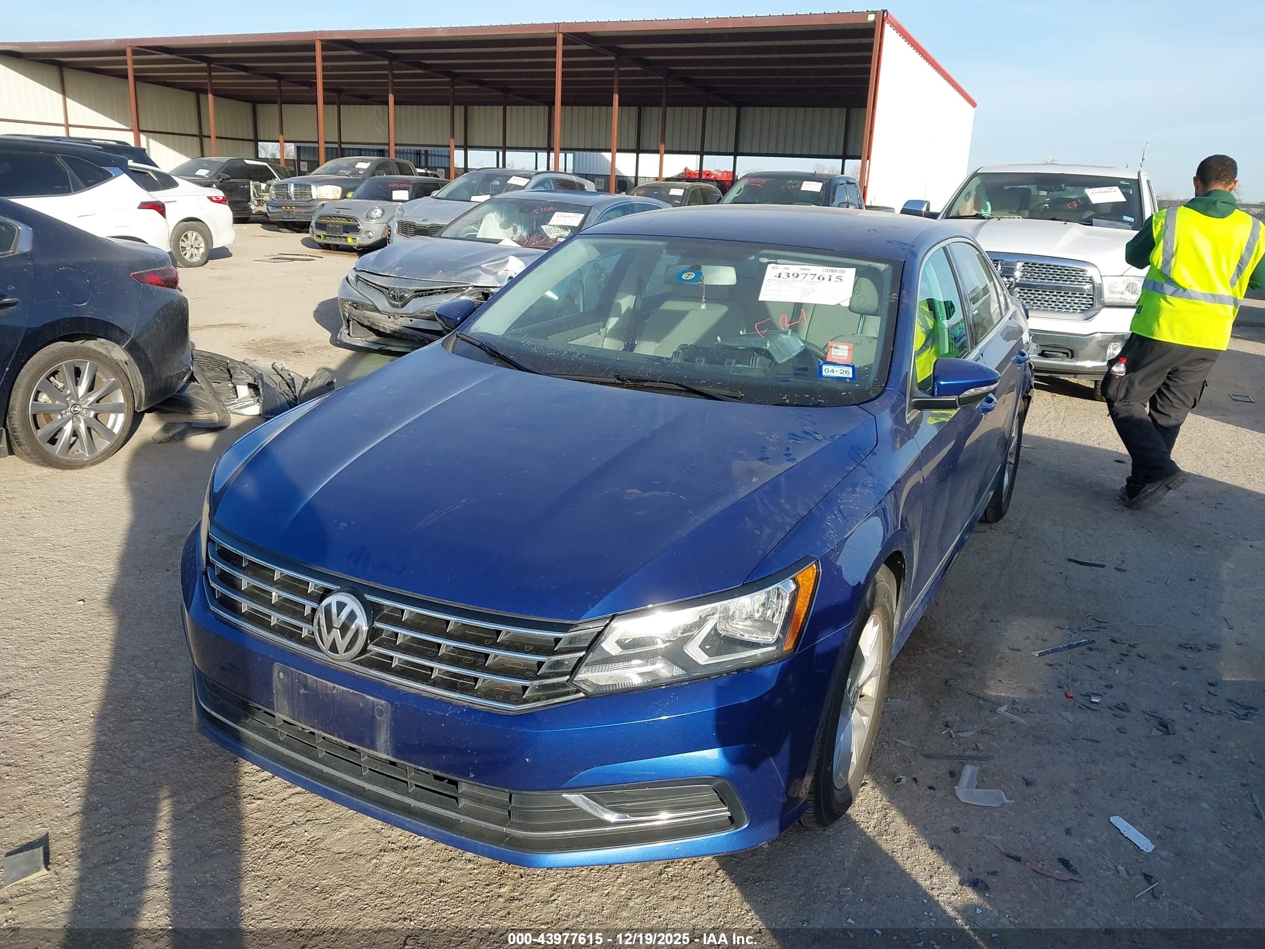 VOLKSWAGEN PASSAT image 2