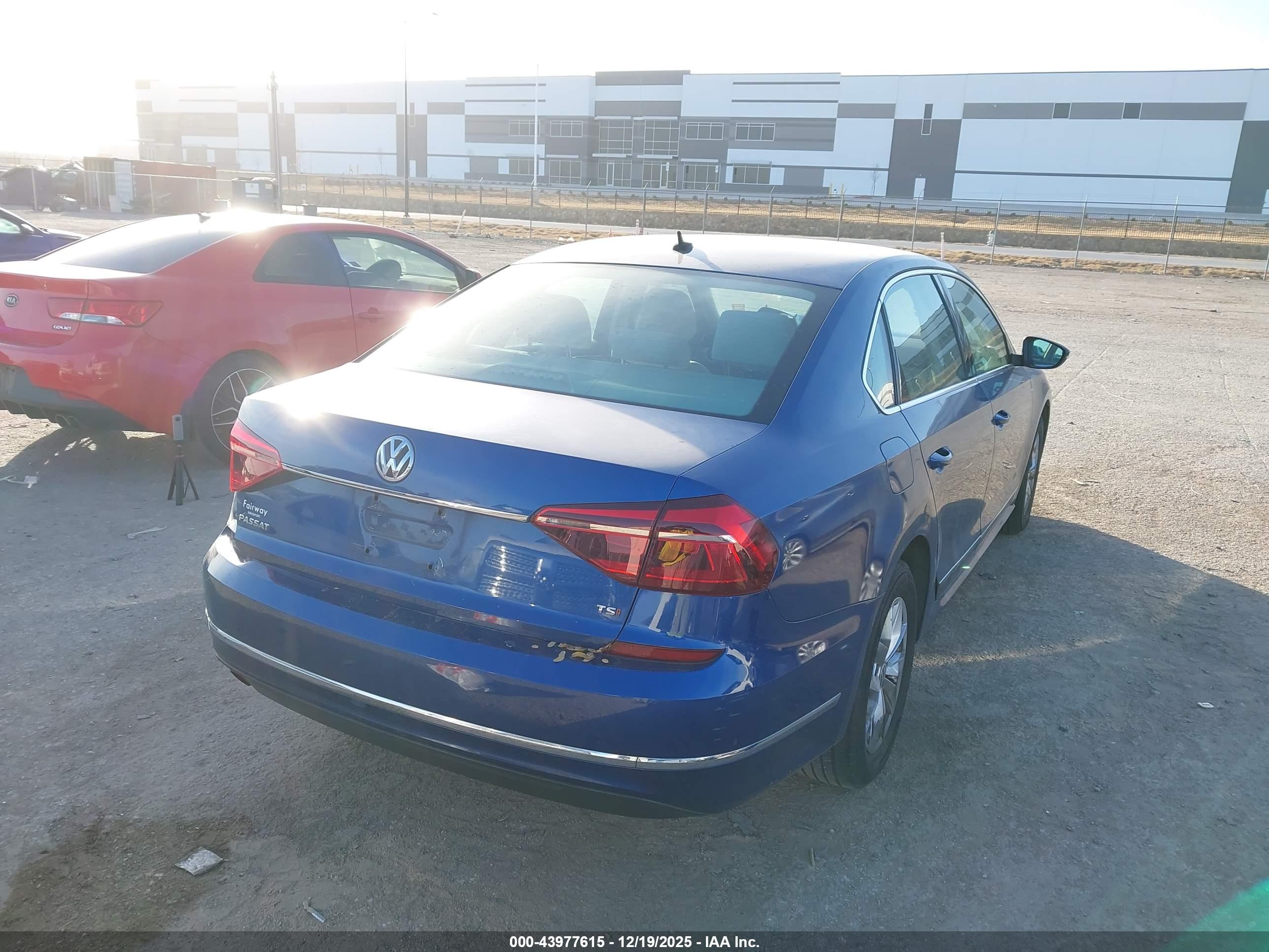 VOLKSWAGEN PASSAT image 4