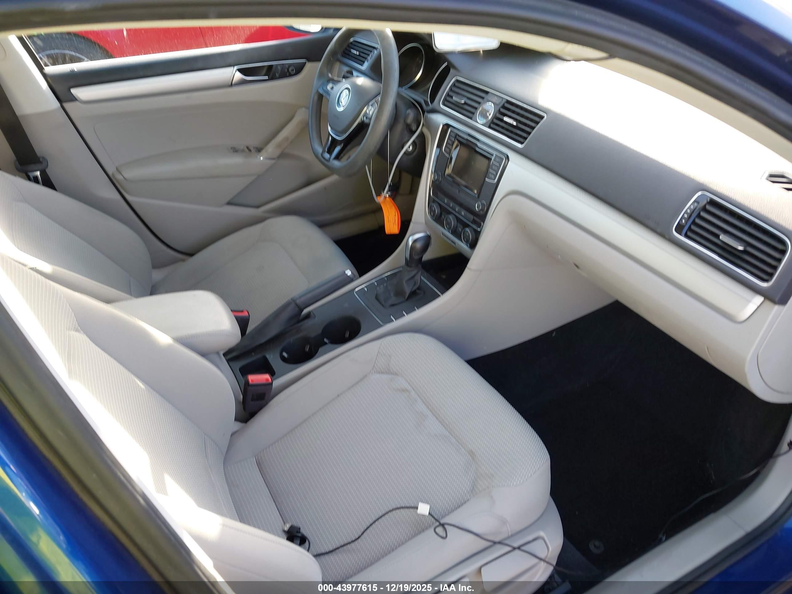 VOLKSWAGEN PASSAT image 5