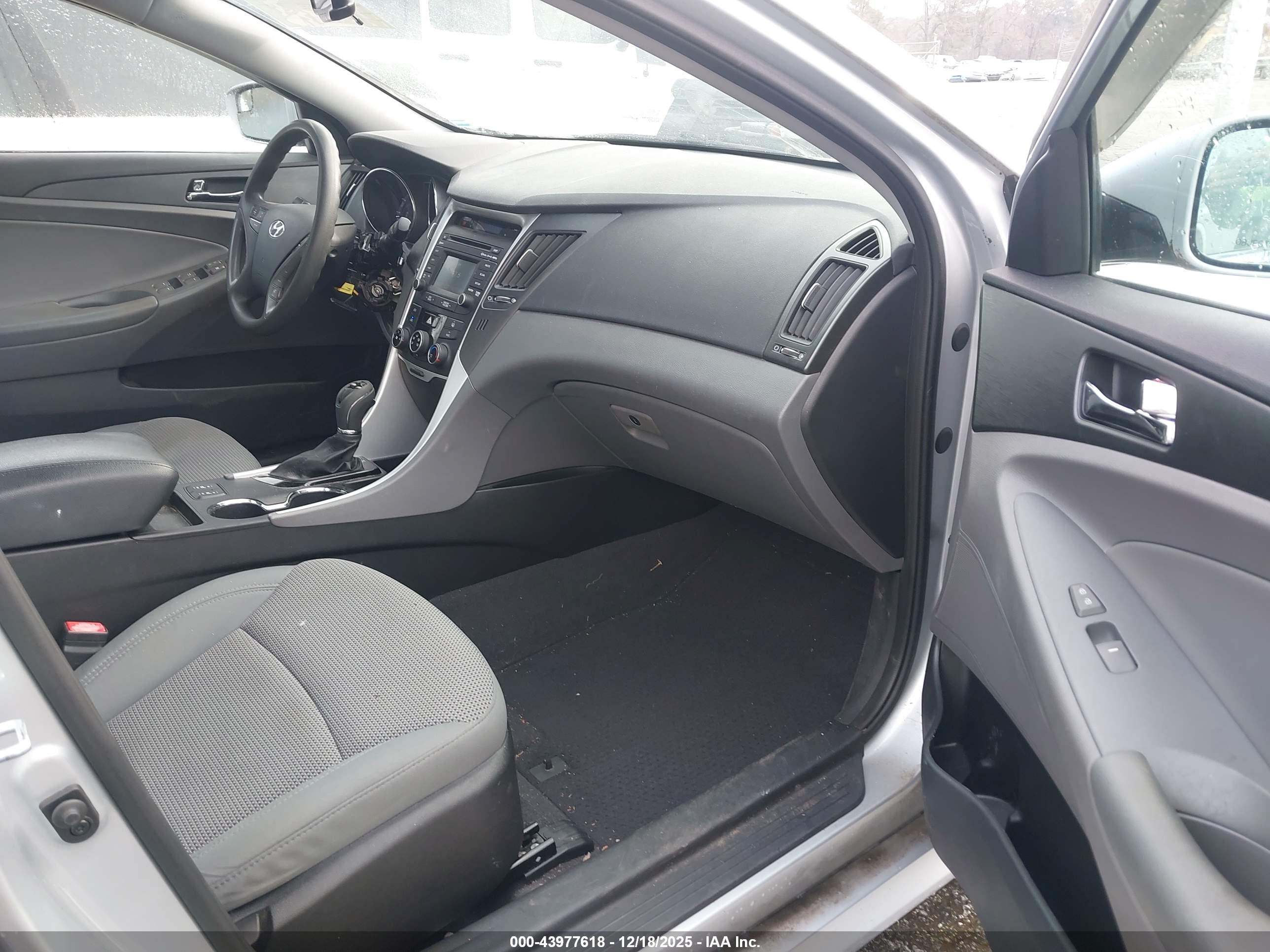 HYUNDAI SONATA image 5