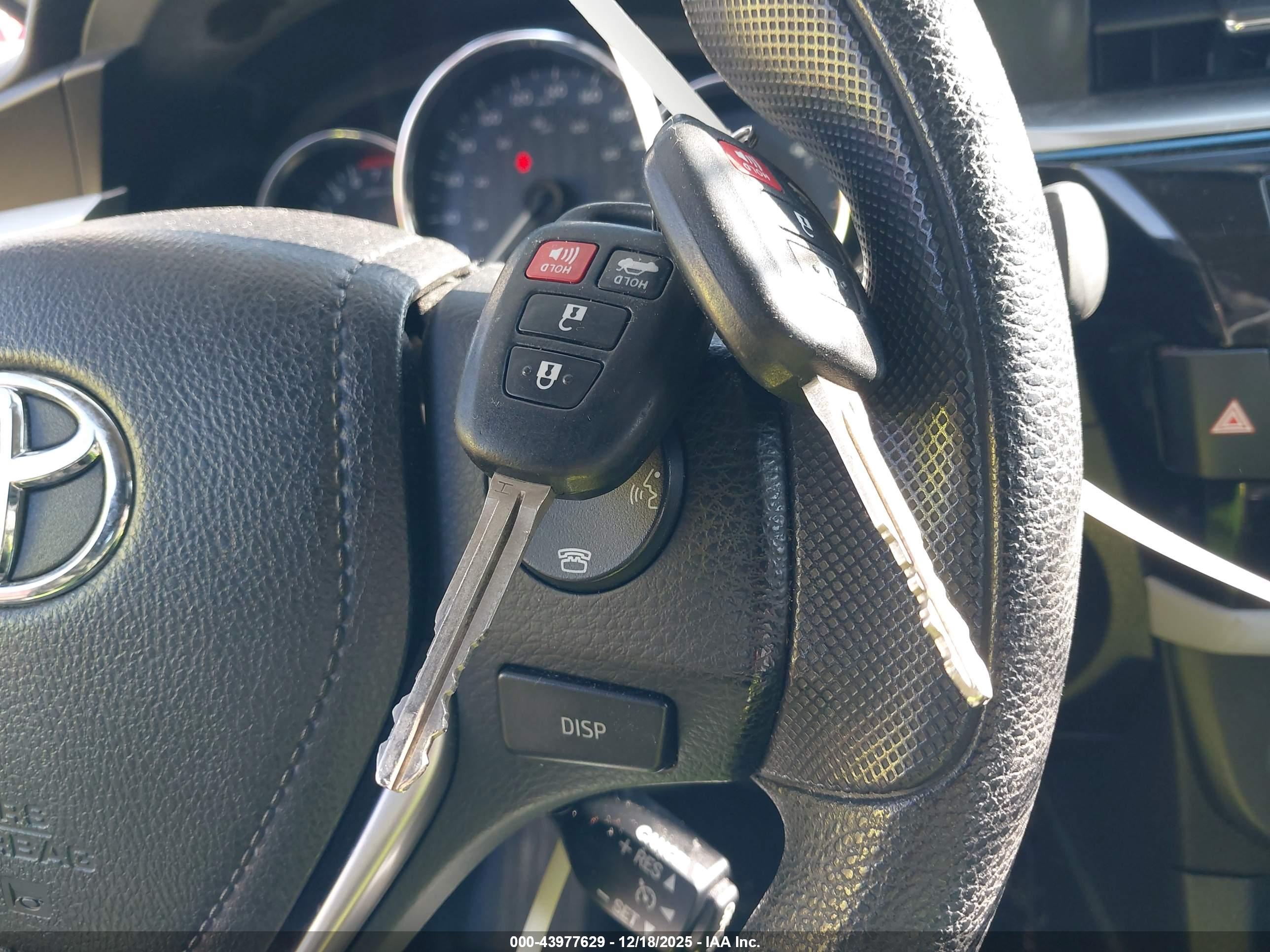 TOYOTA COROLLA image 11